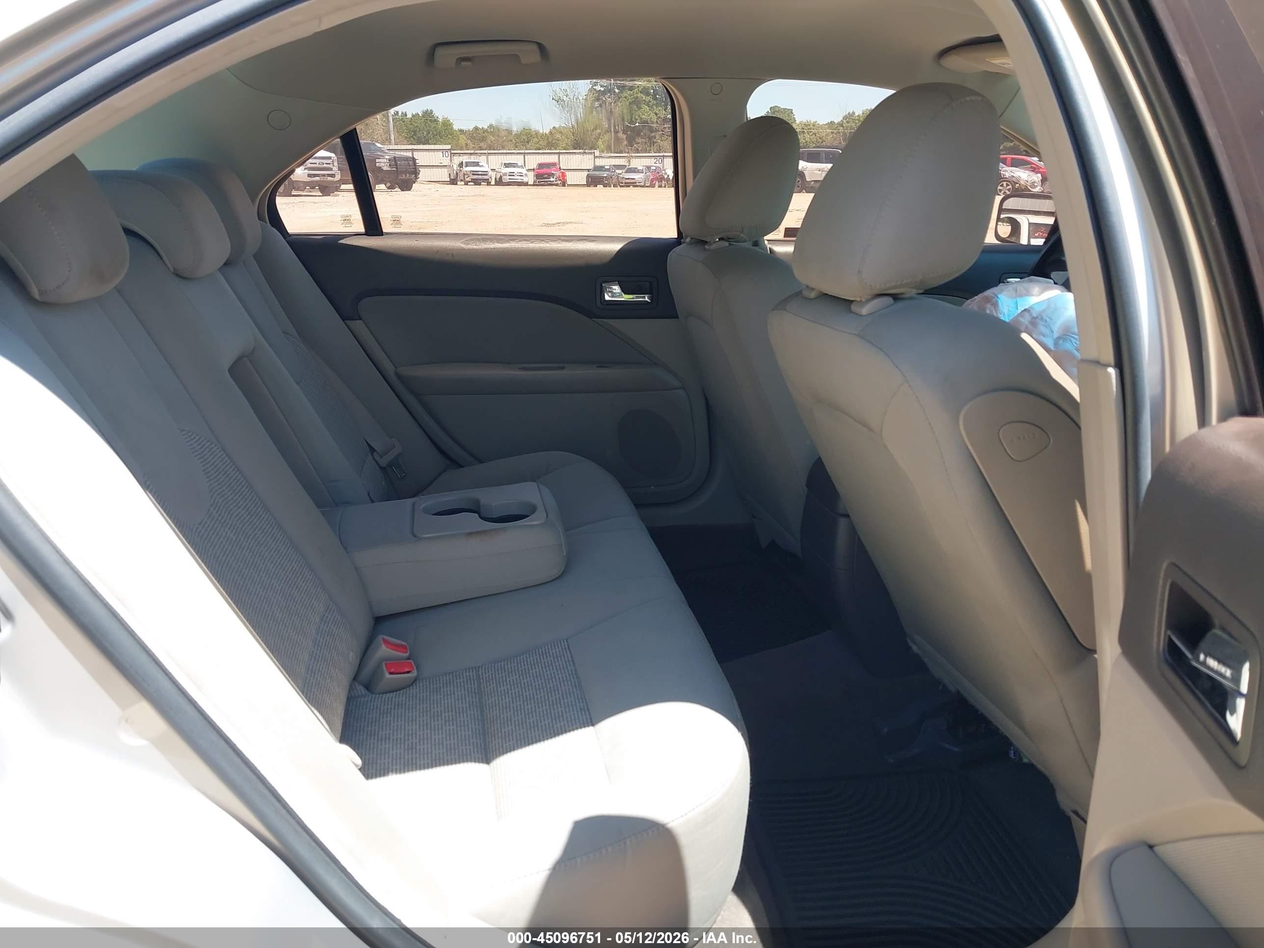 2010 Ford Fusion S Tan vin: 3FAHP0GA2AR372041
