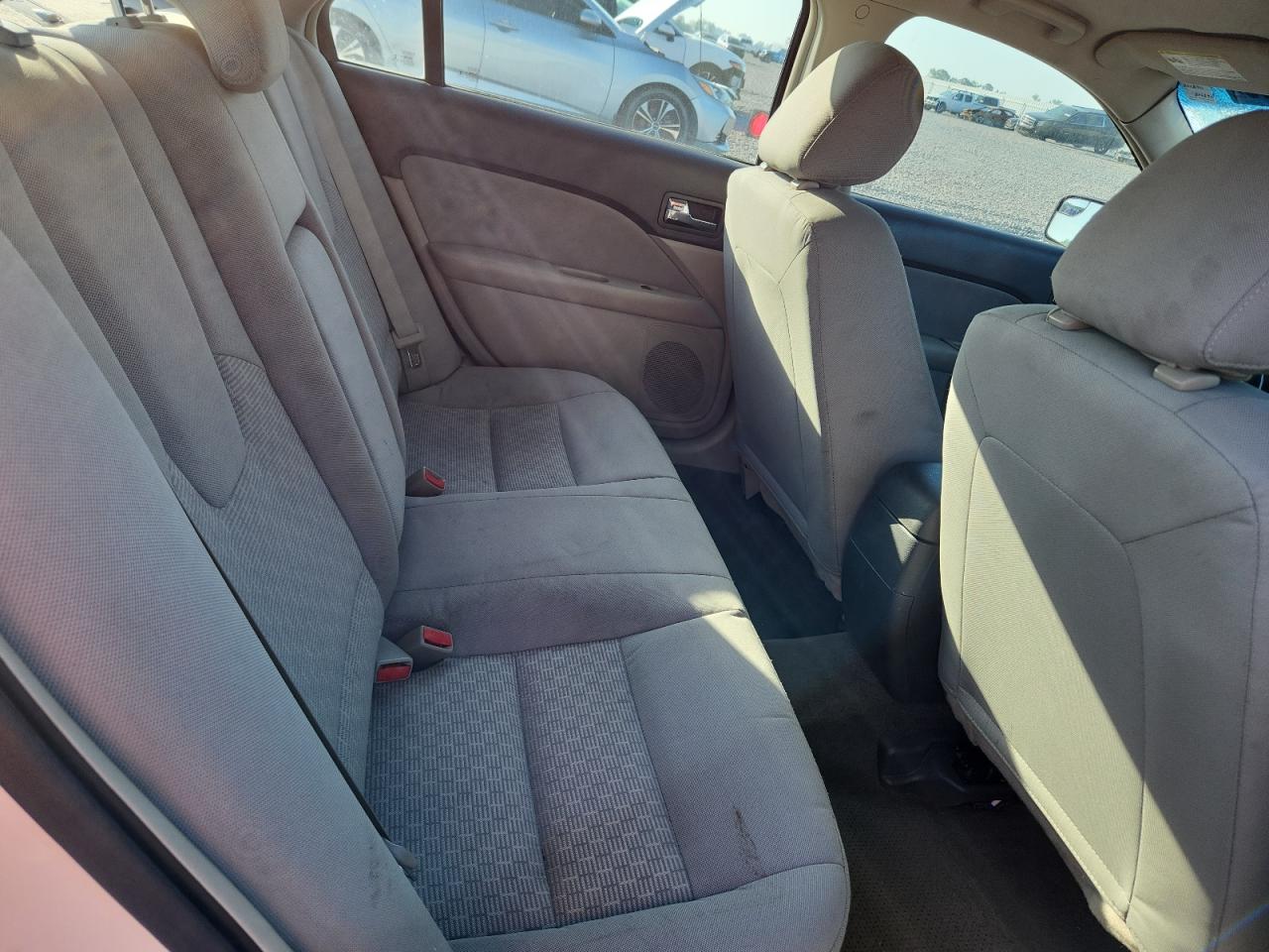 2012 Ford Fusion S Белый vin: 3FAHP0GA2CR225768