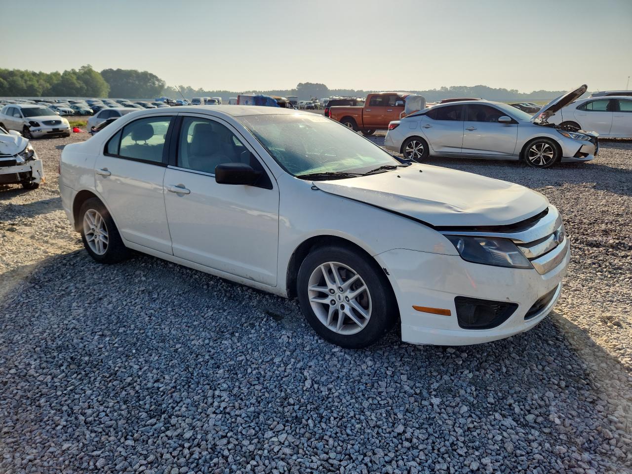 2012 Ford Fusion S Белый vin: 3FAHP0GA2CR225768