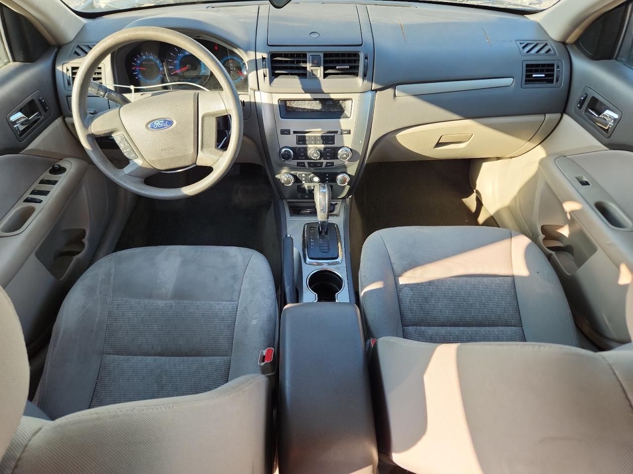 2012 Ford Fusion S Белый vin: 3FAHP0GA2CR225768