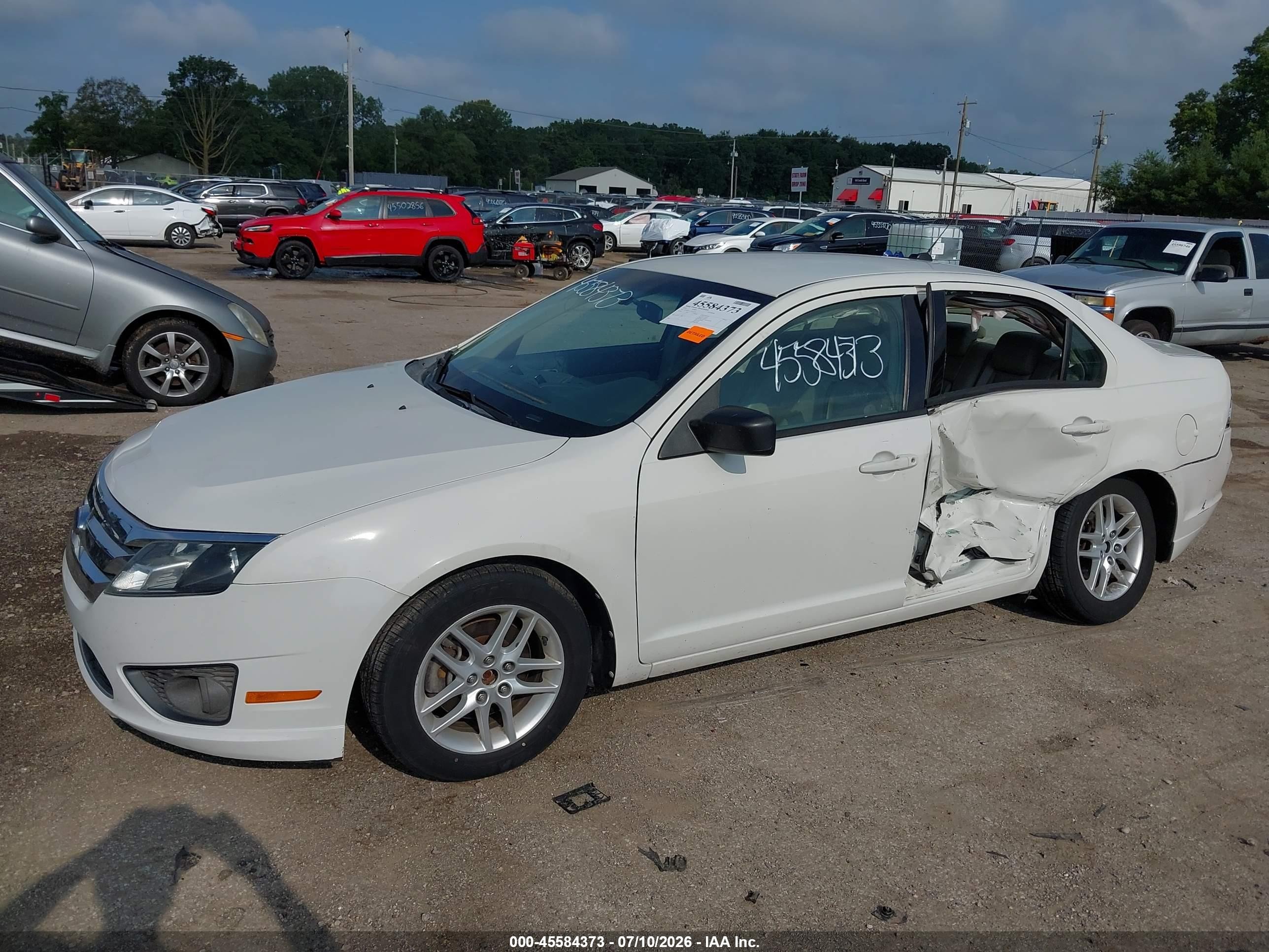 2010 Ford Fusion S White vin: 3FAHP0GA3AR220155