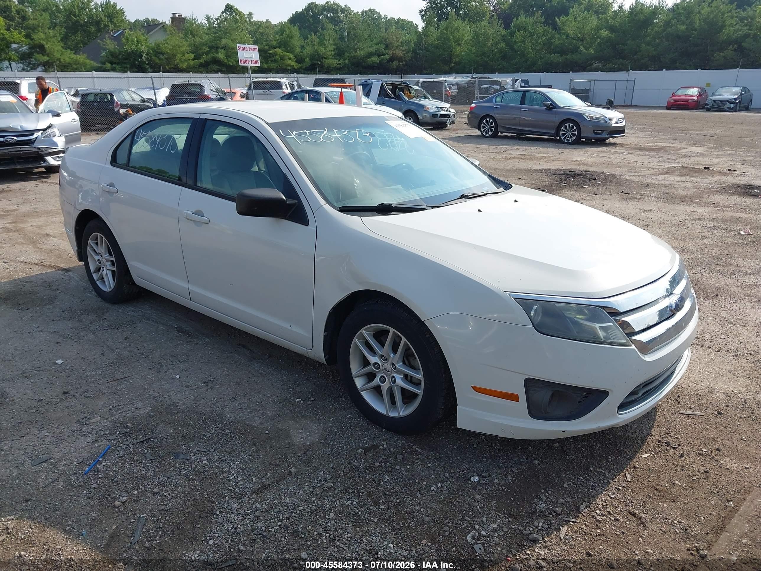 2010 Ford Fusion S White vin: 3FAHP0GA3AR220155