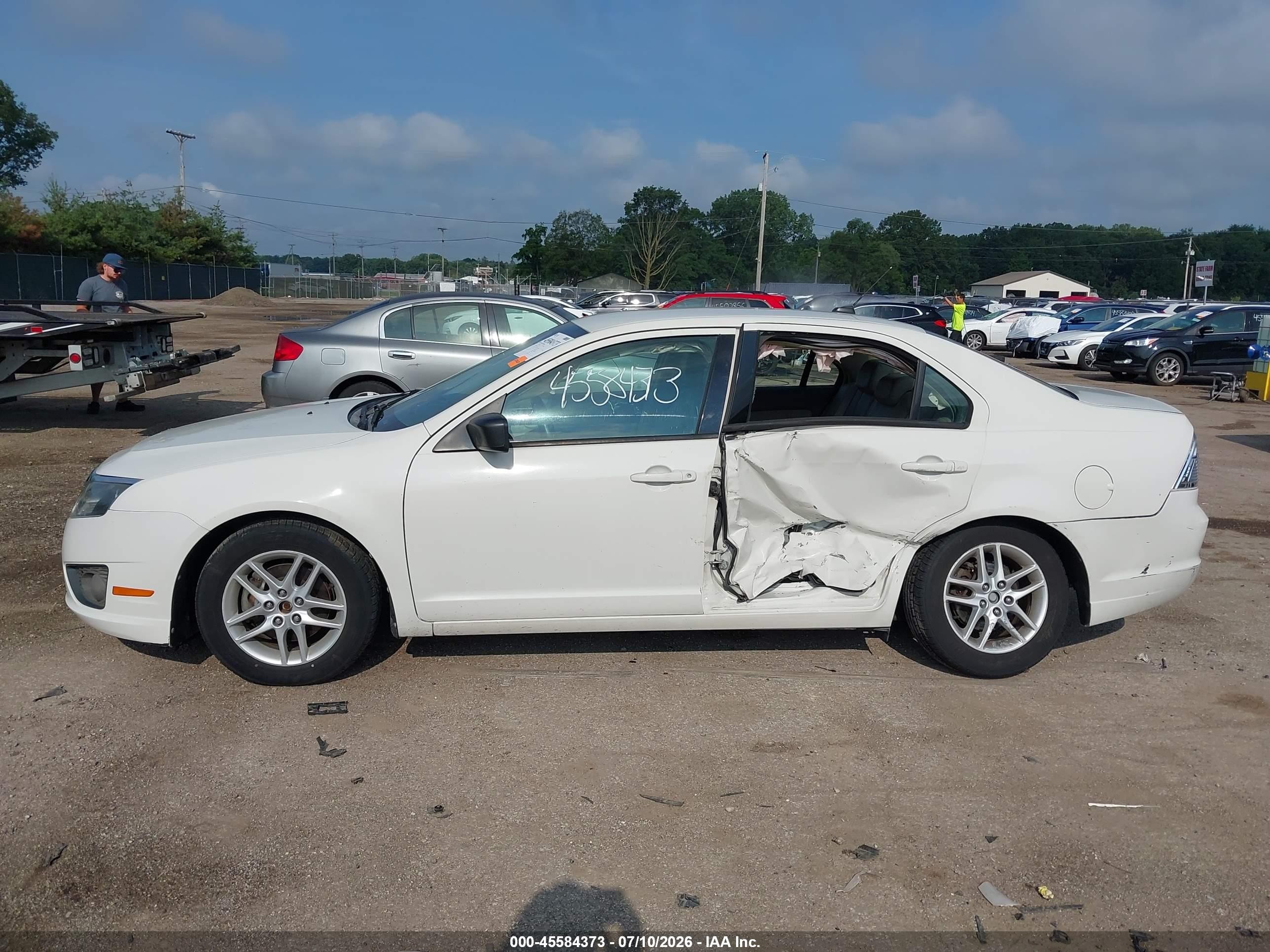 2010 Ford Fusion S White vin: 3FAHP0GA3AR220155