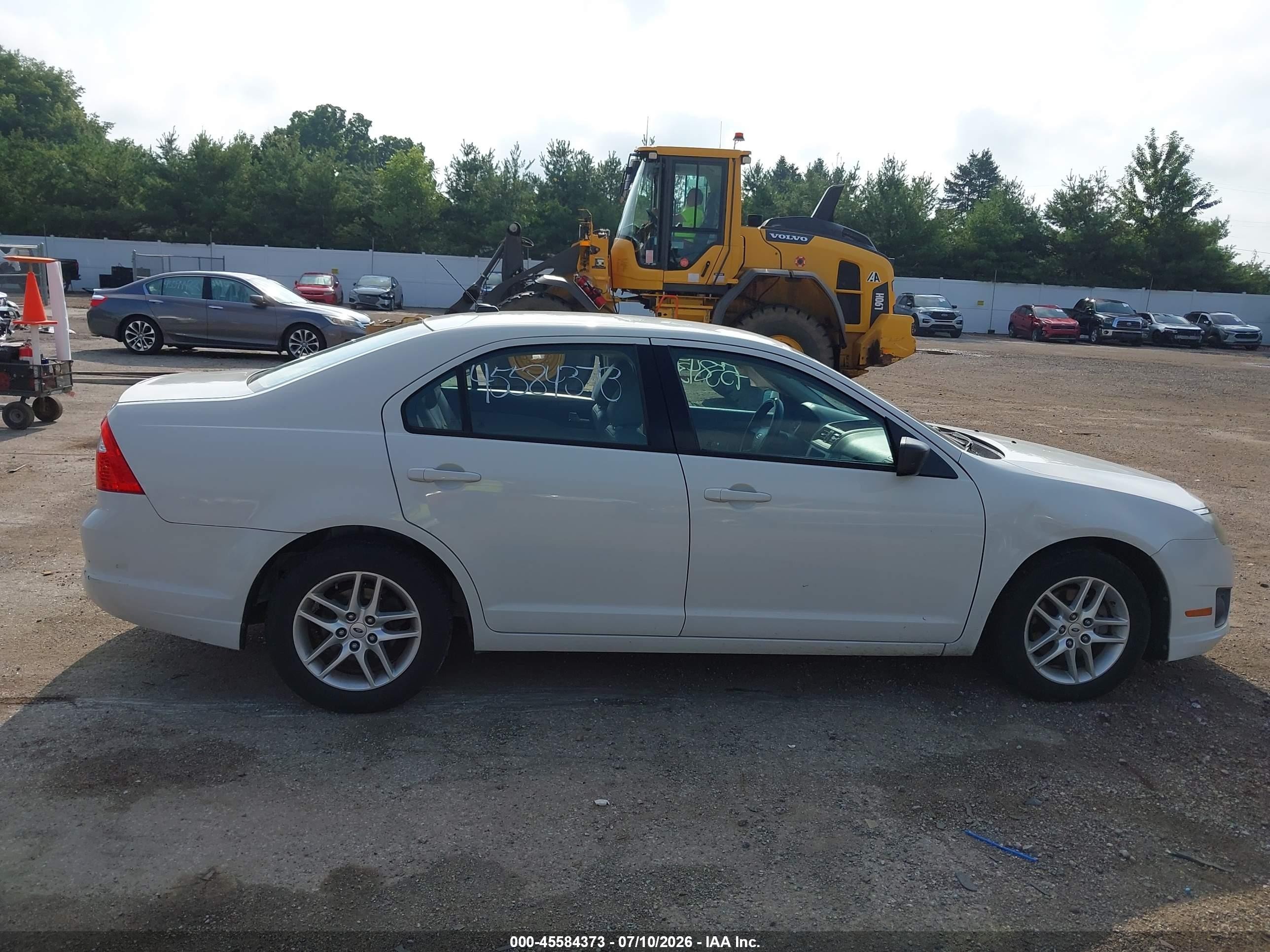 2010 Ford Fusion S White vin: 3FAHP0GA3AR220155