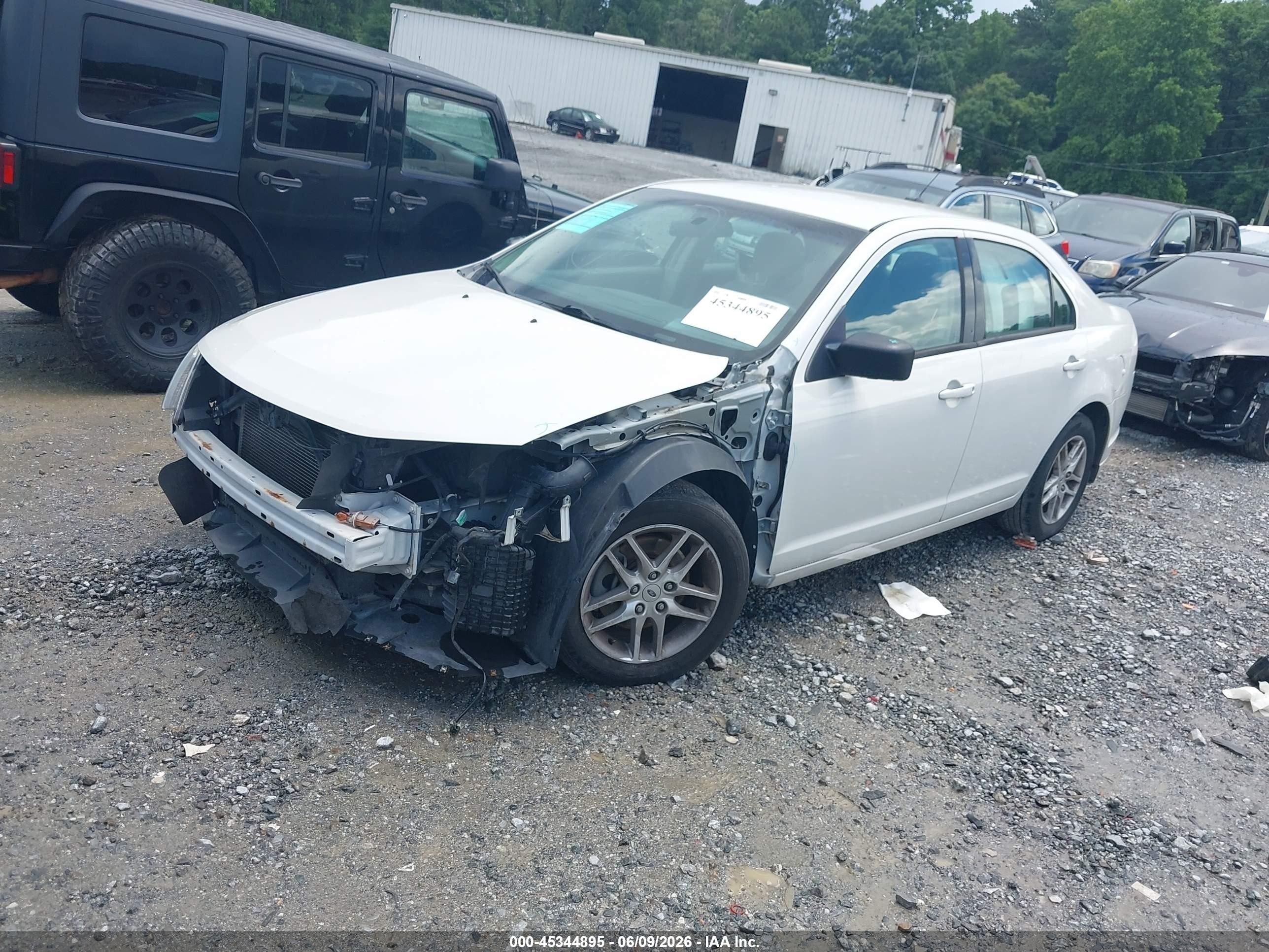 2011 Ford Fusion S Белый vin: 3FAHP0GA3BR249740
