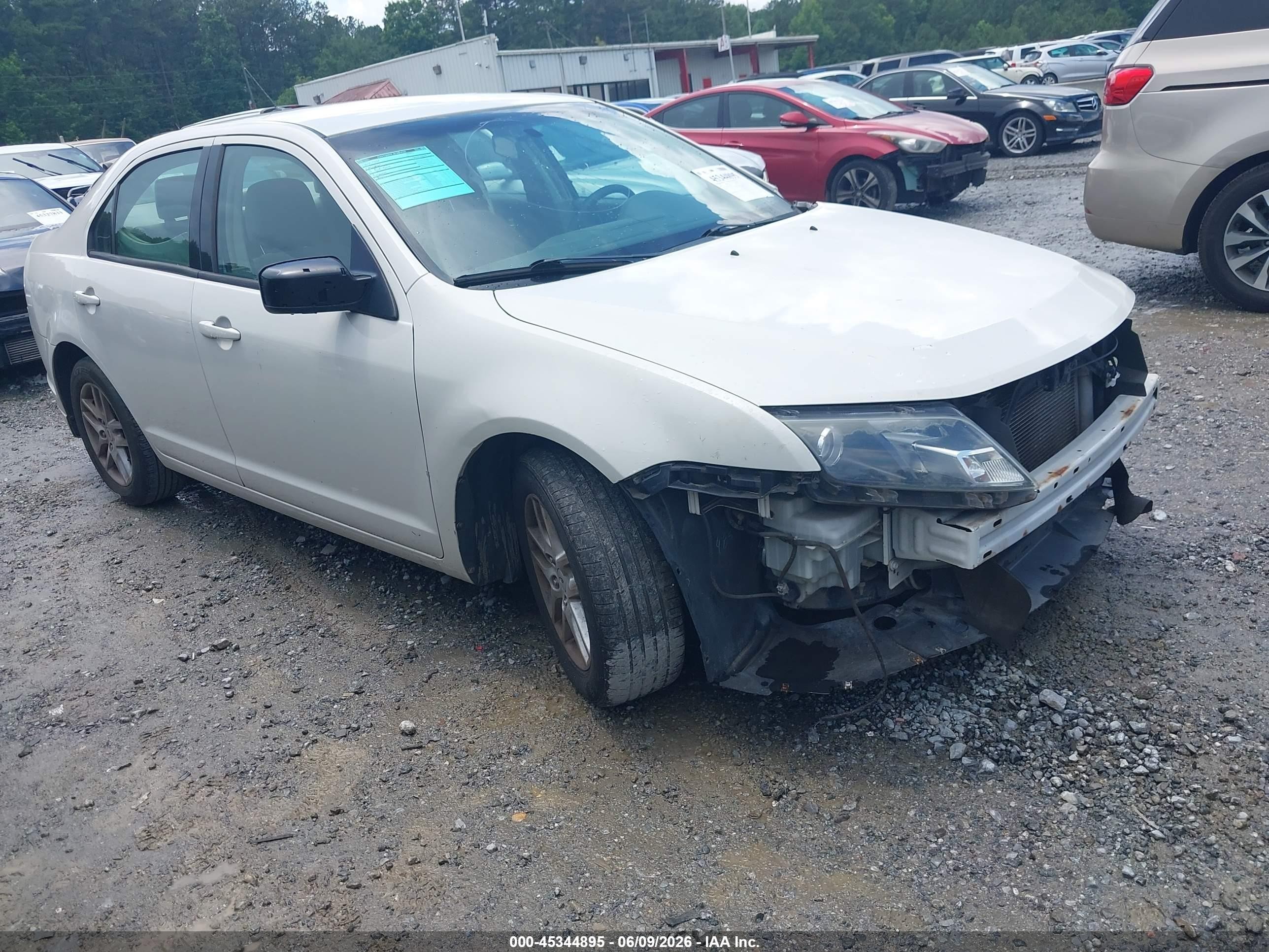 2011 Ford Fusion S Белый vin: 3FAHP0GA3BR249740