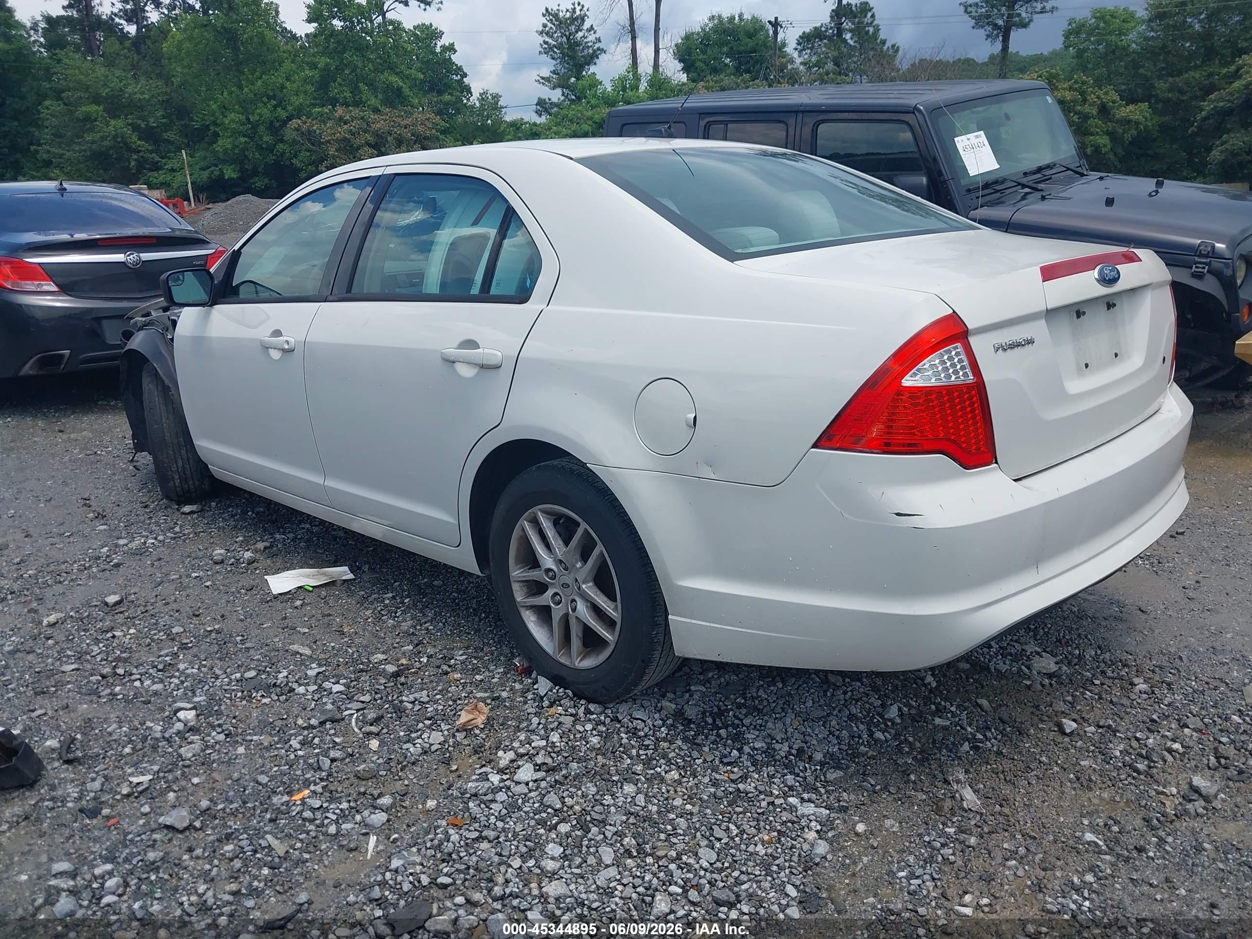 2011 Ford Fusion S Белый vin: 3FAHP0GA3BR249740