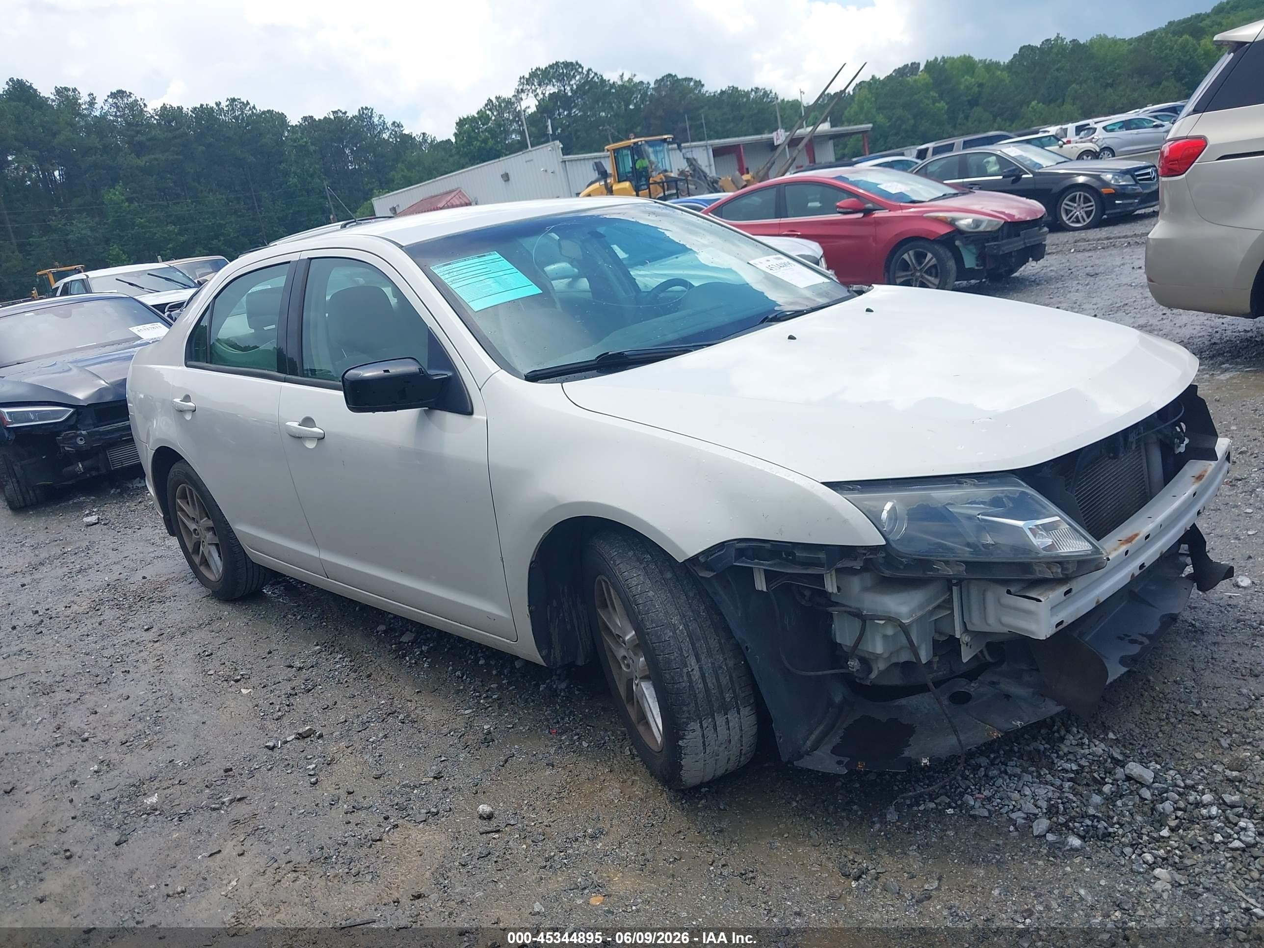 2011 Ford Fusion S Белый vin: 3FAHP0GA3BR249740