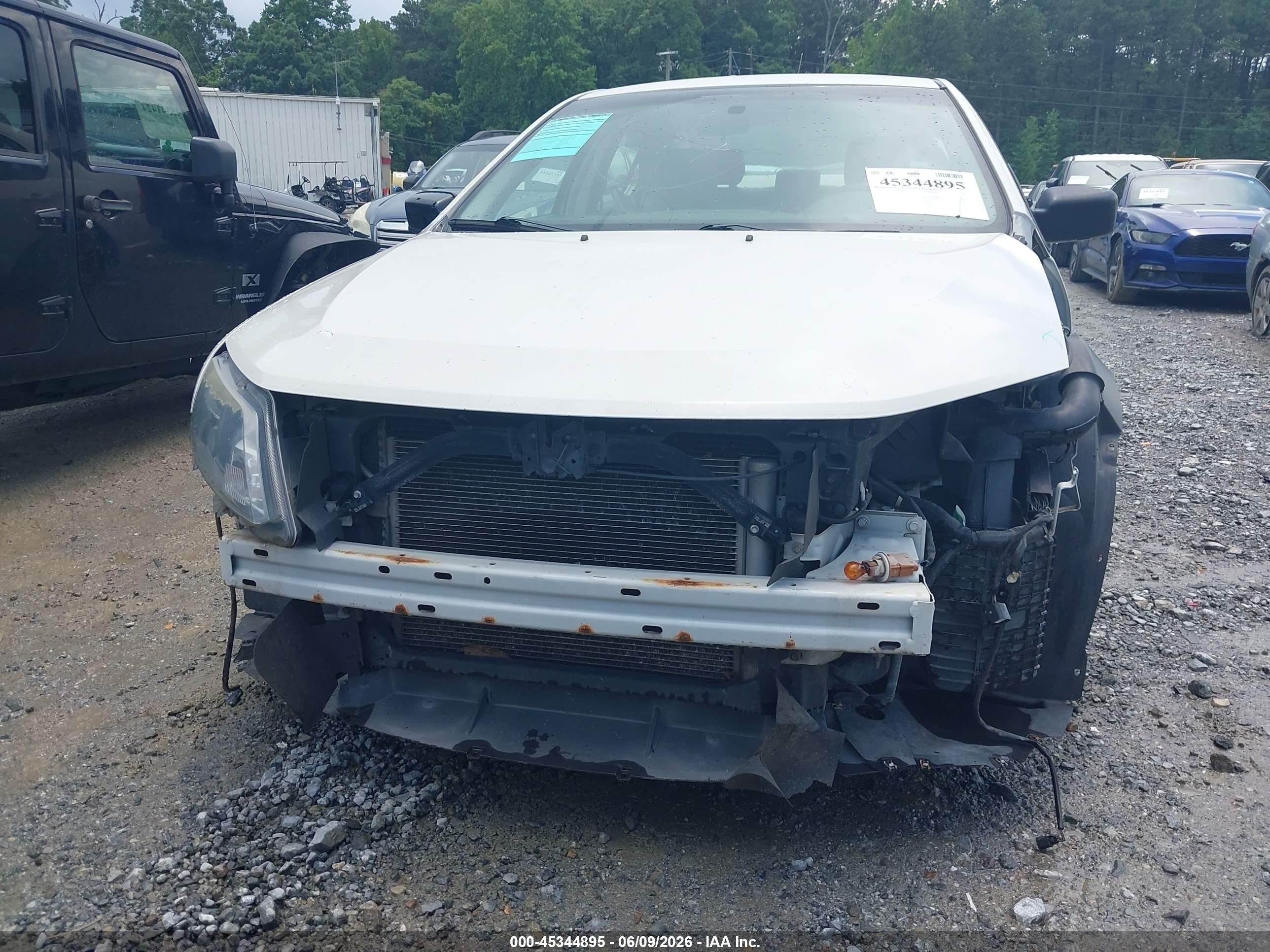2011 Ford Fusion S Белый vin: 3FAHP0GA3BR249740