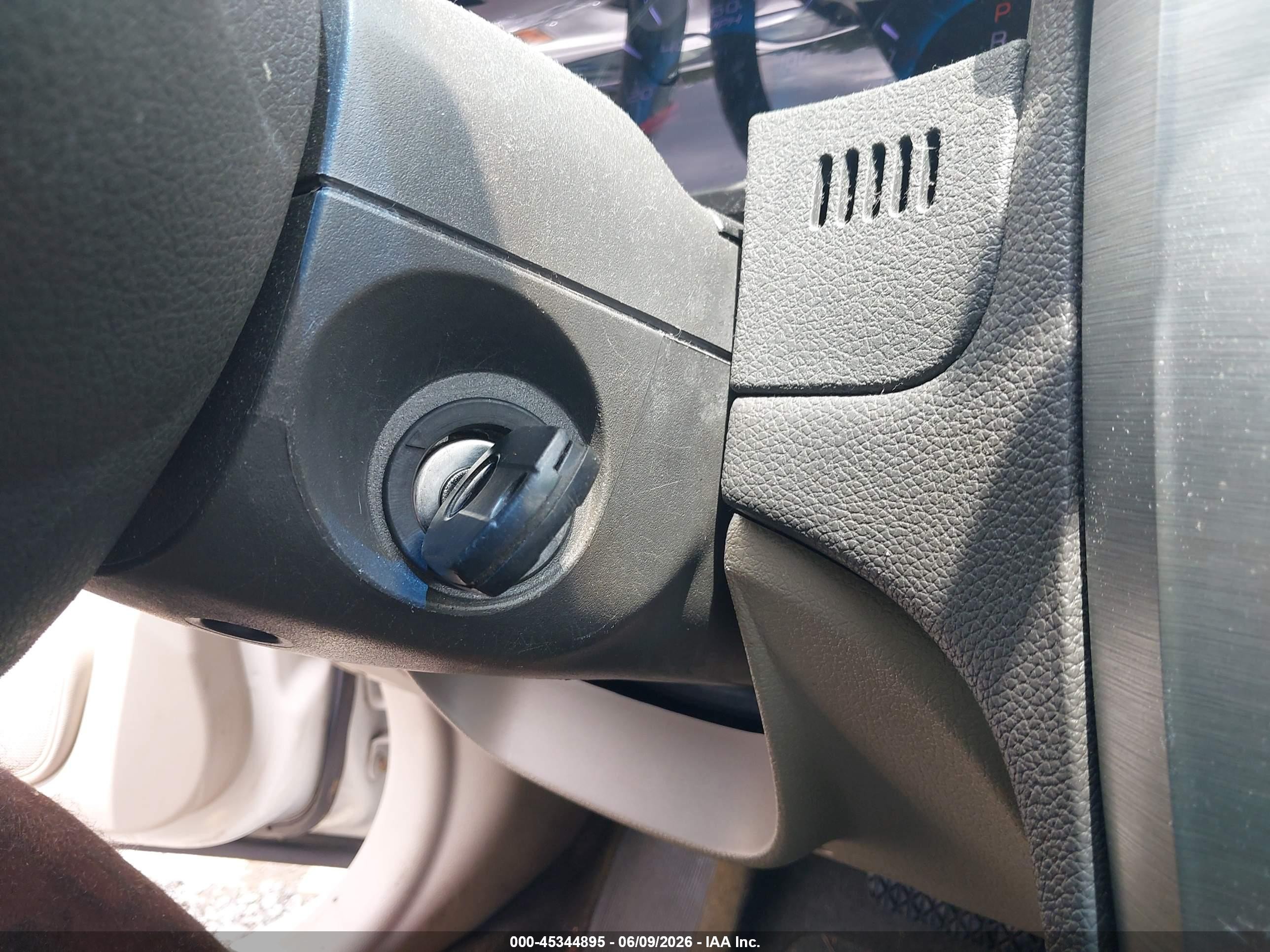 2011 Ford Fusion S Белый vin: 3FAHP0GA3BR249740