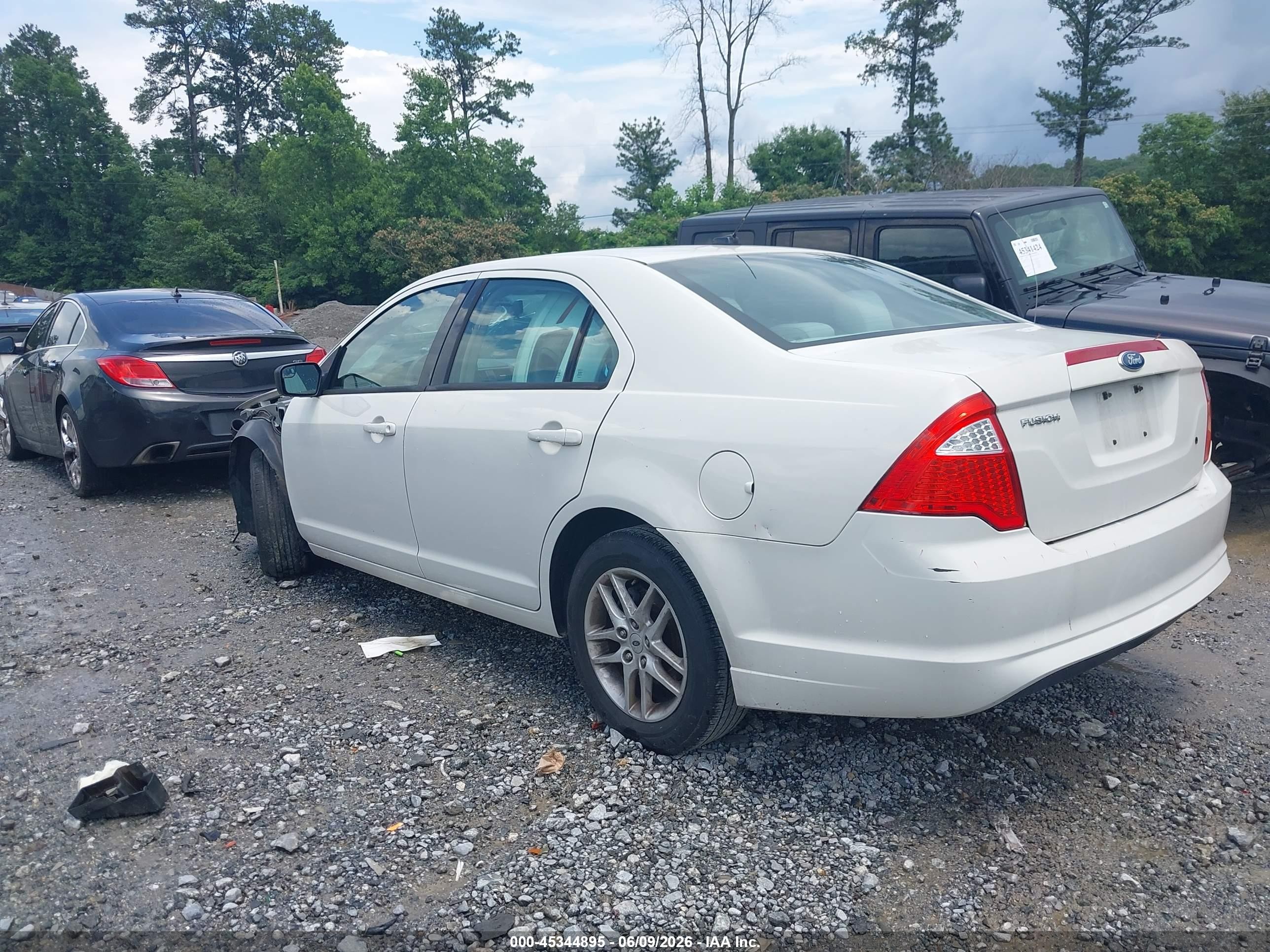 2011 Ford Fusion S Белый vin: 3FAHP0GA3BR249740
