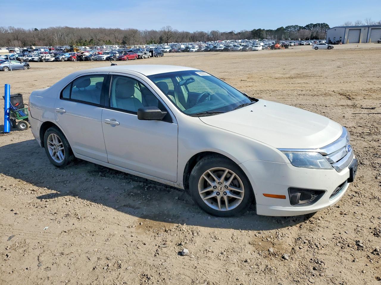2011 Ford Fusion S White vin: 3FAHP0GA3BR293365