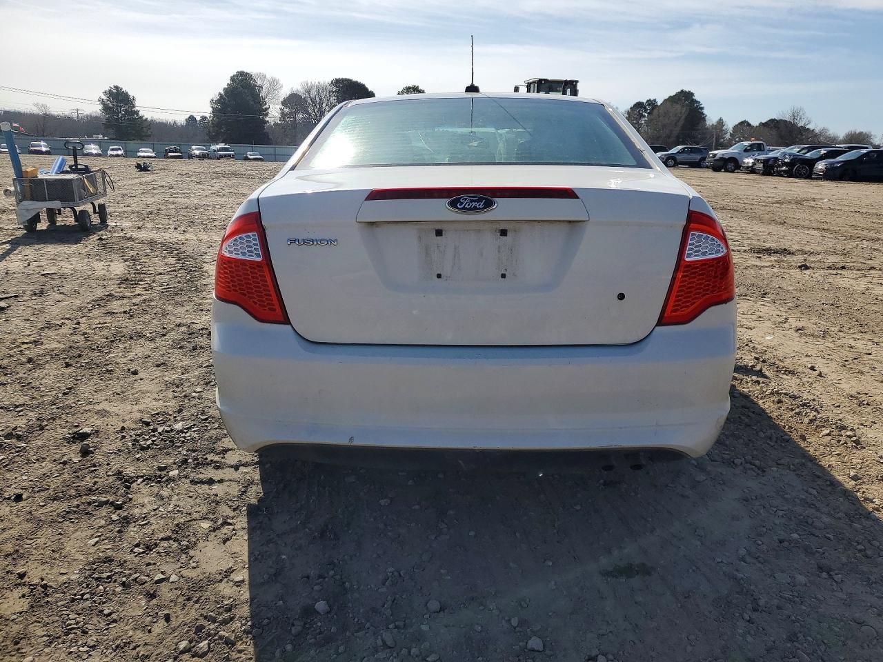 2011 Ford Fusion S White vin: 3FAHP0GA3BR293365