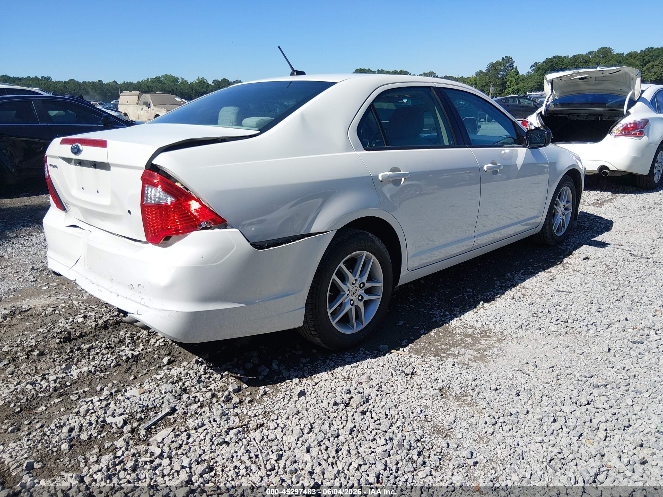 2012 Ford Fusion S White vin: 3FAHP0GA3CR340475