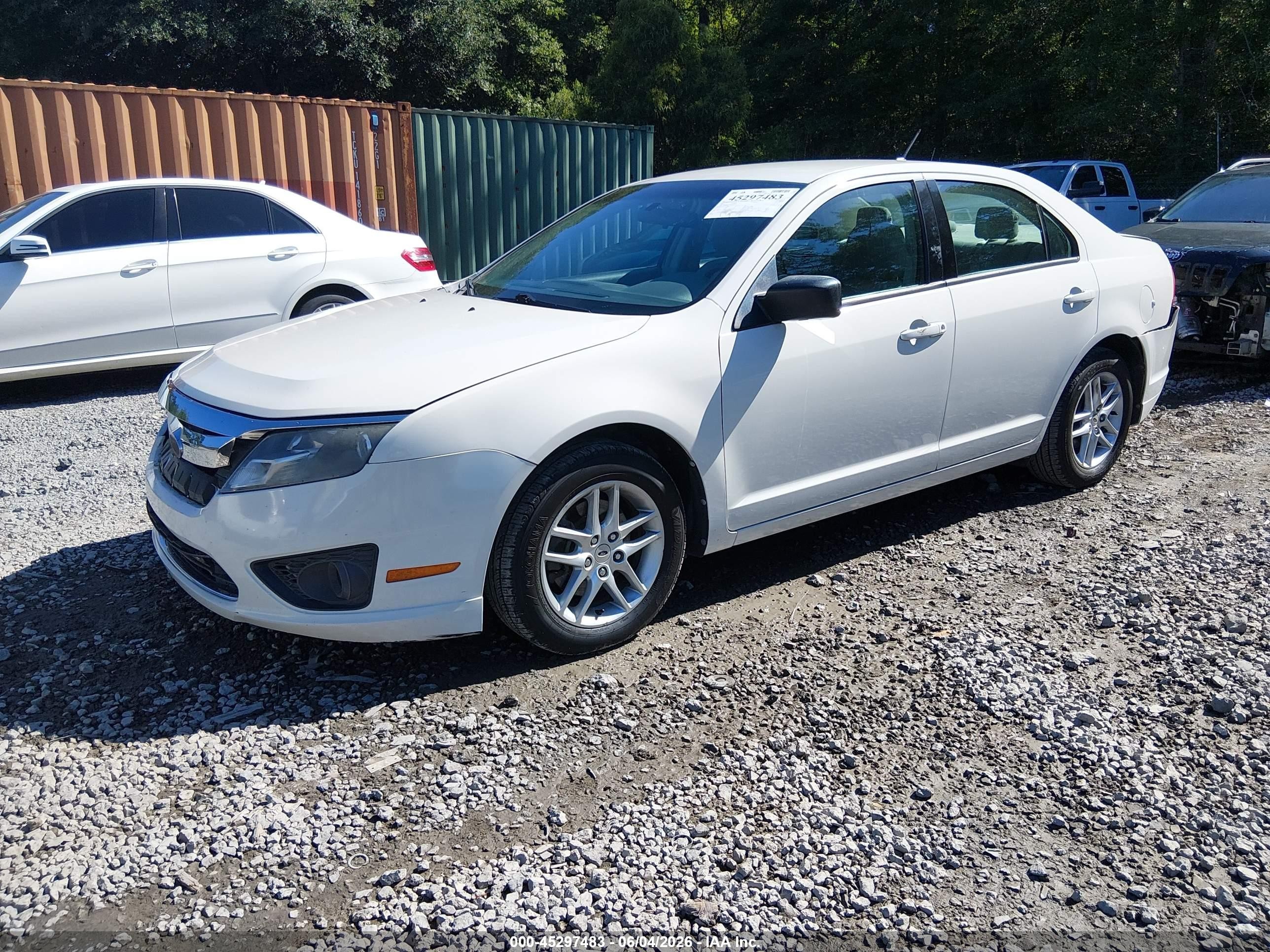 2012 Ford Fusion S White vin: 3FAHP0GA3CR340475