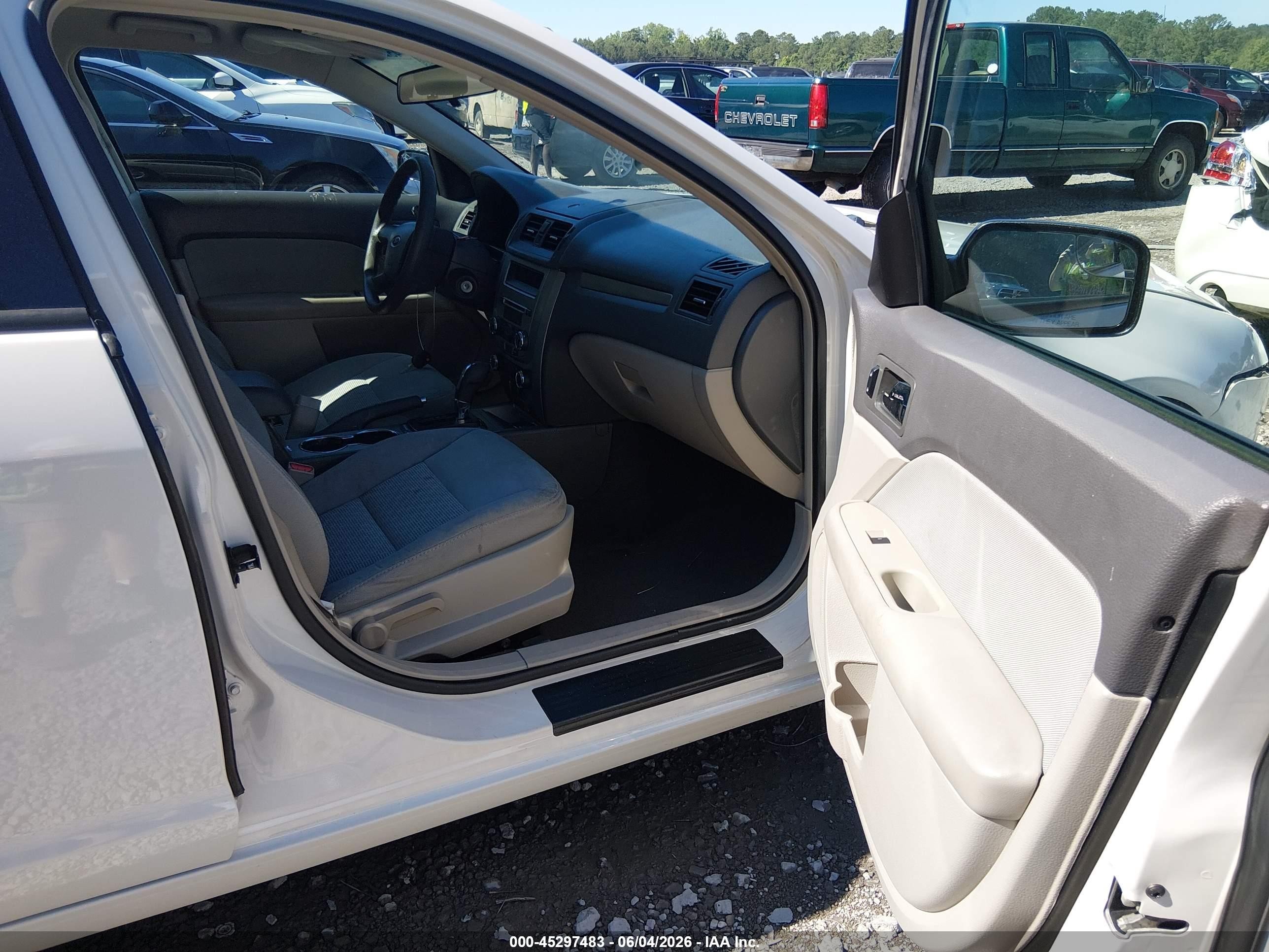 2012 Ford Fusion S White vin: 3FAHP0GA3CR340475
