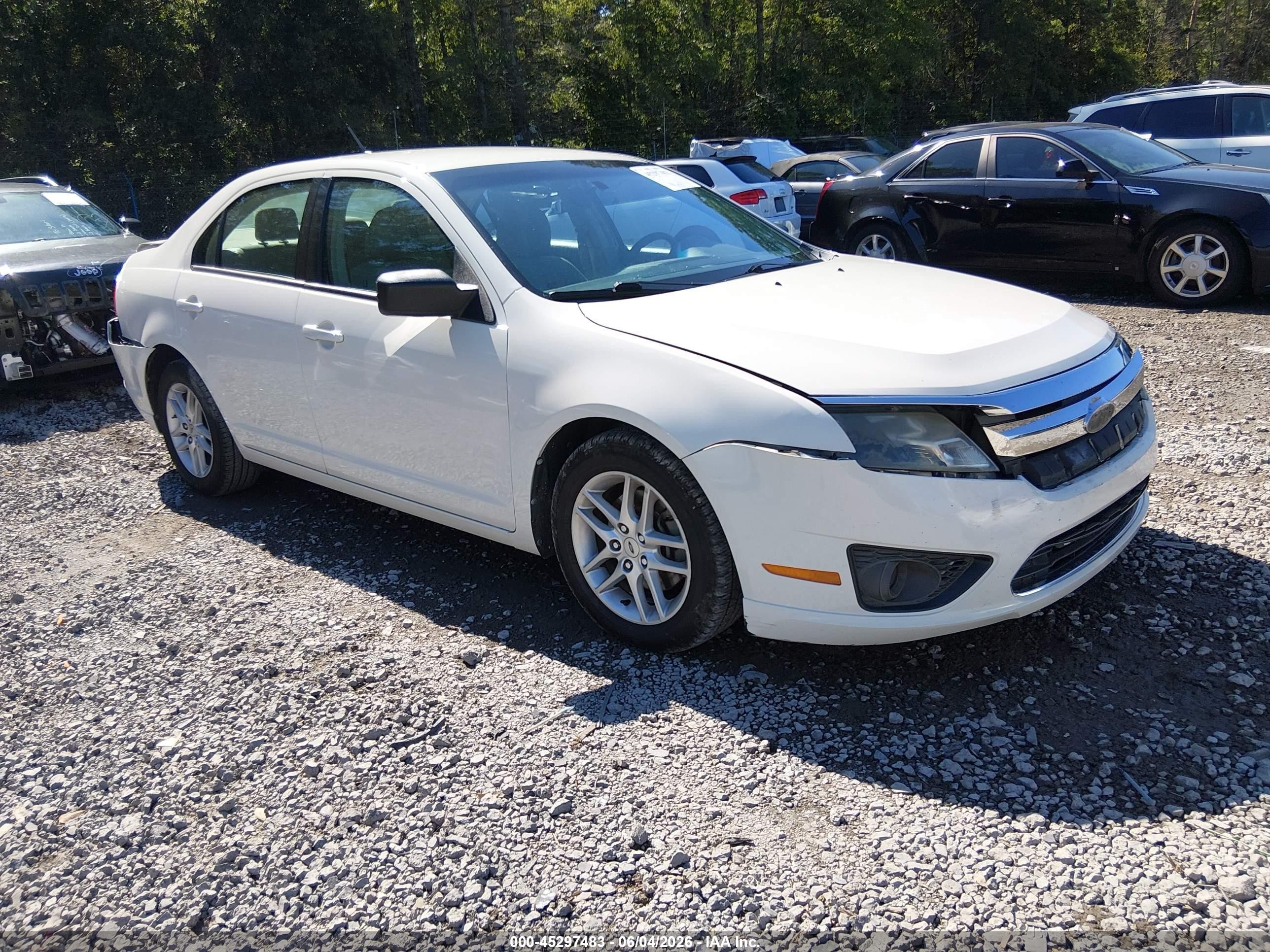 2012 Ford Fusion S White vin: 3FAHP0GA3CR340475