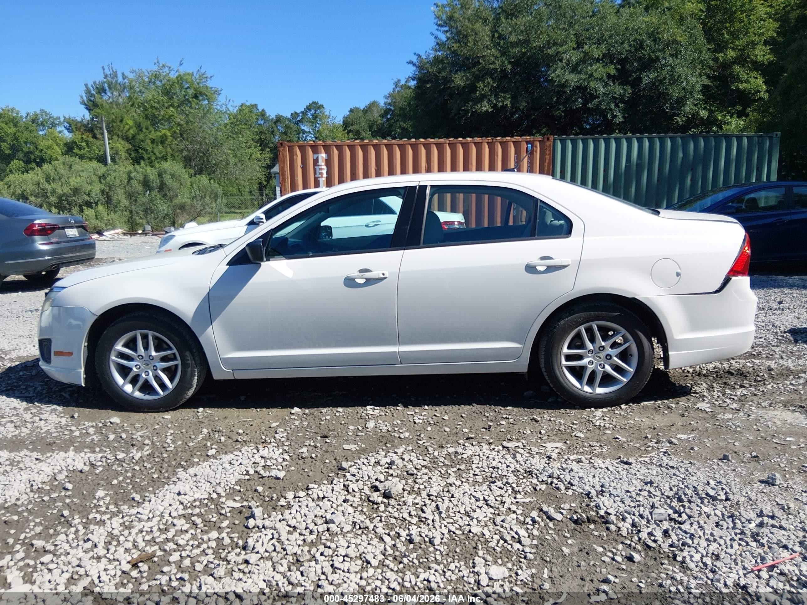 2012 Ford Fusion S White vin: 3FAHP0GA3CR340475