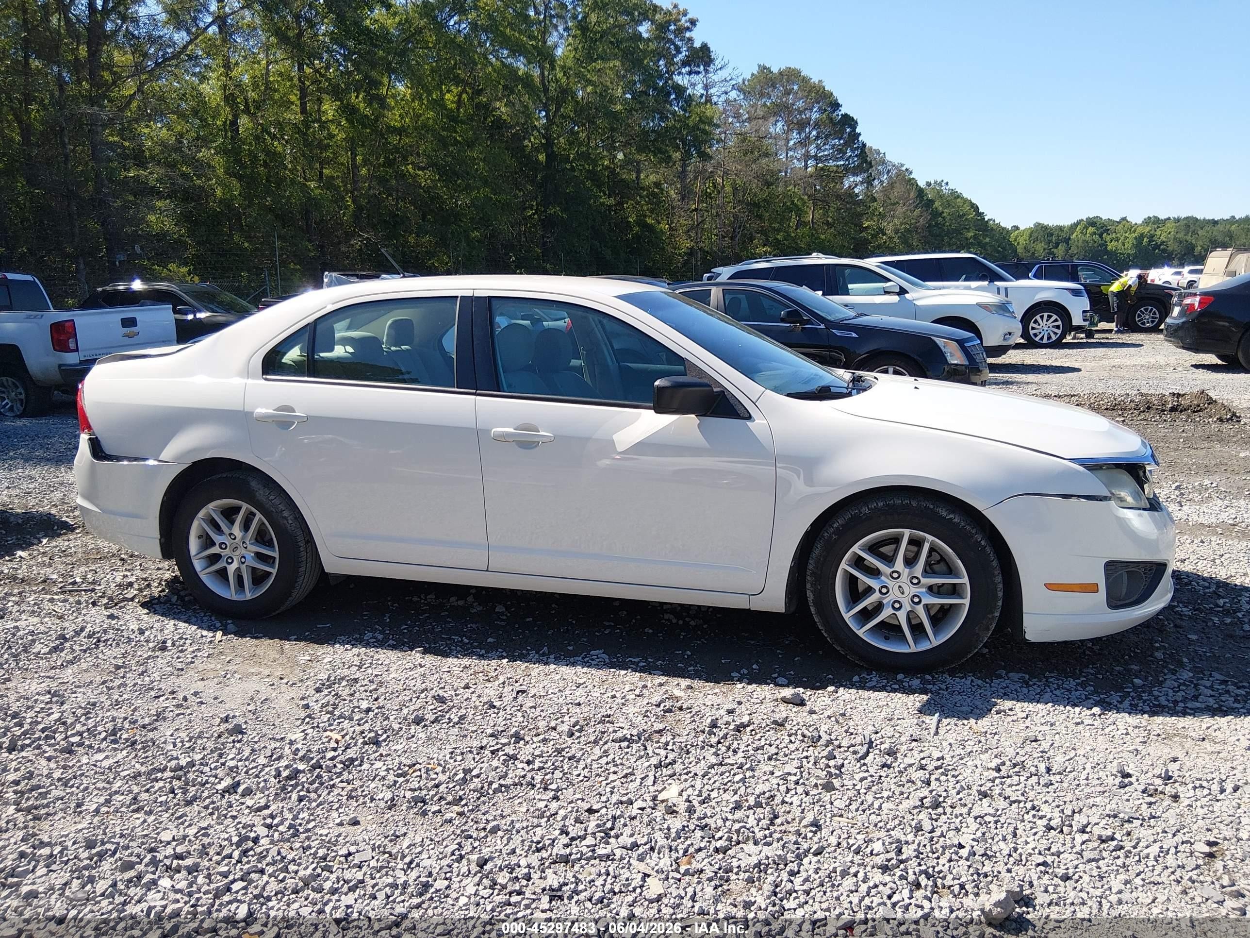 2012 Ford Fusion S White vin: 3FAHP0GA3CR340475