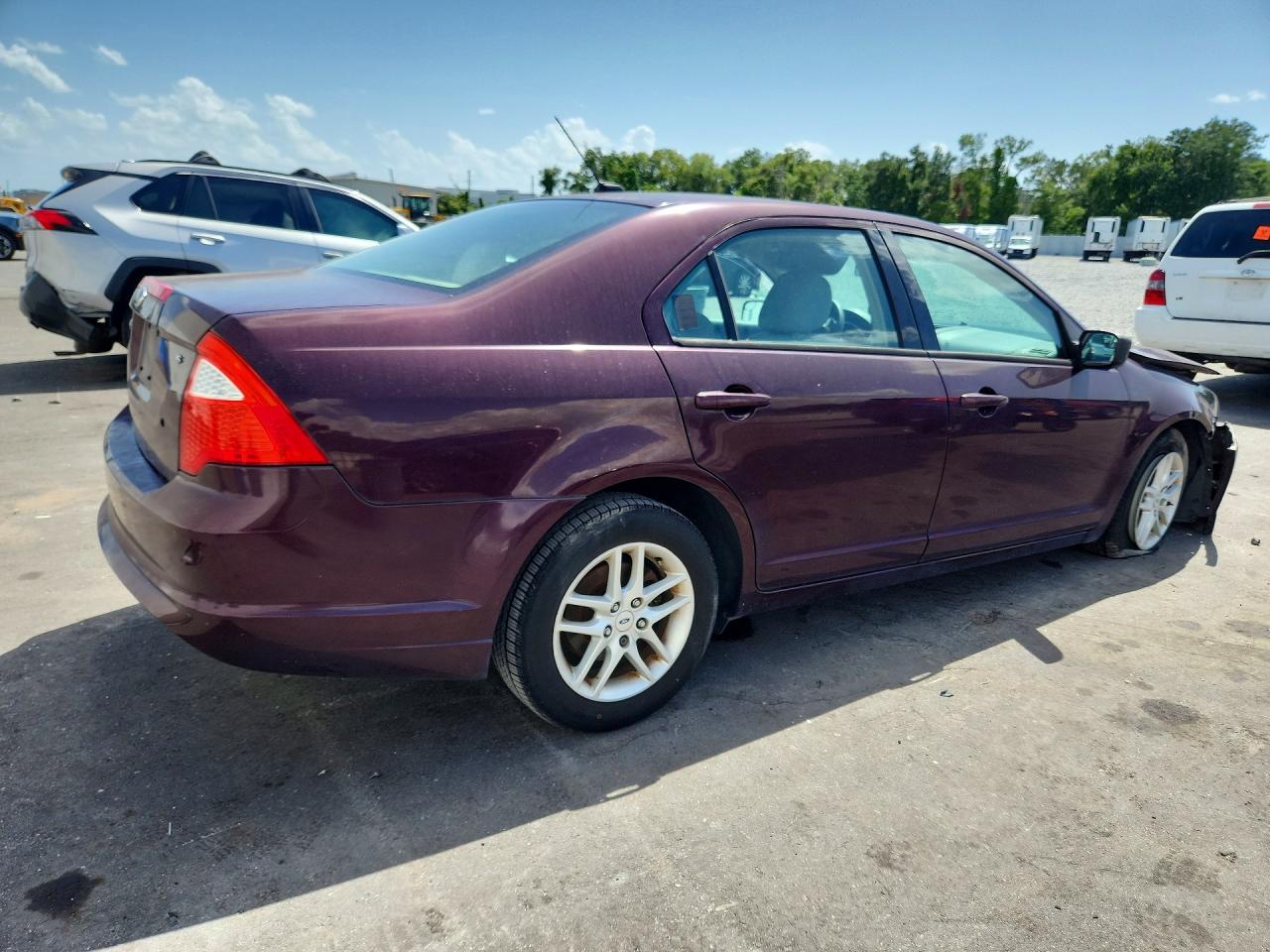 2011 Ford Fusion S Бордовый vin: 3FAHP0GA5BR230980