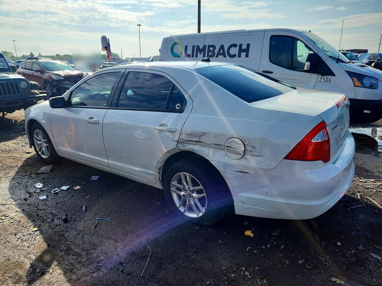 2011 Ford Fusion S Белый vin: 3FAHP0GA5BR297076