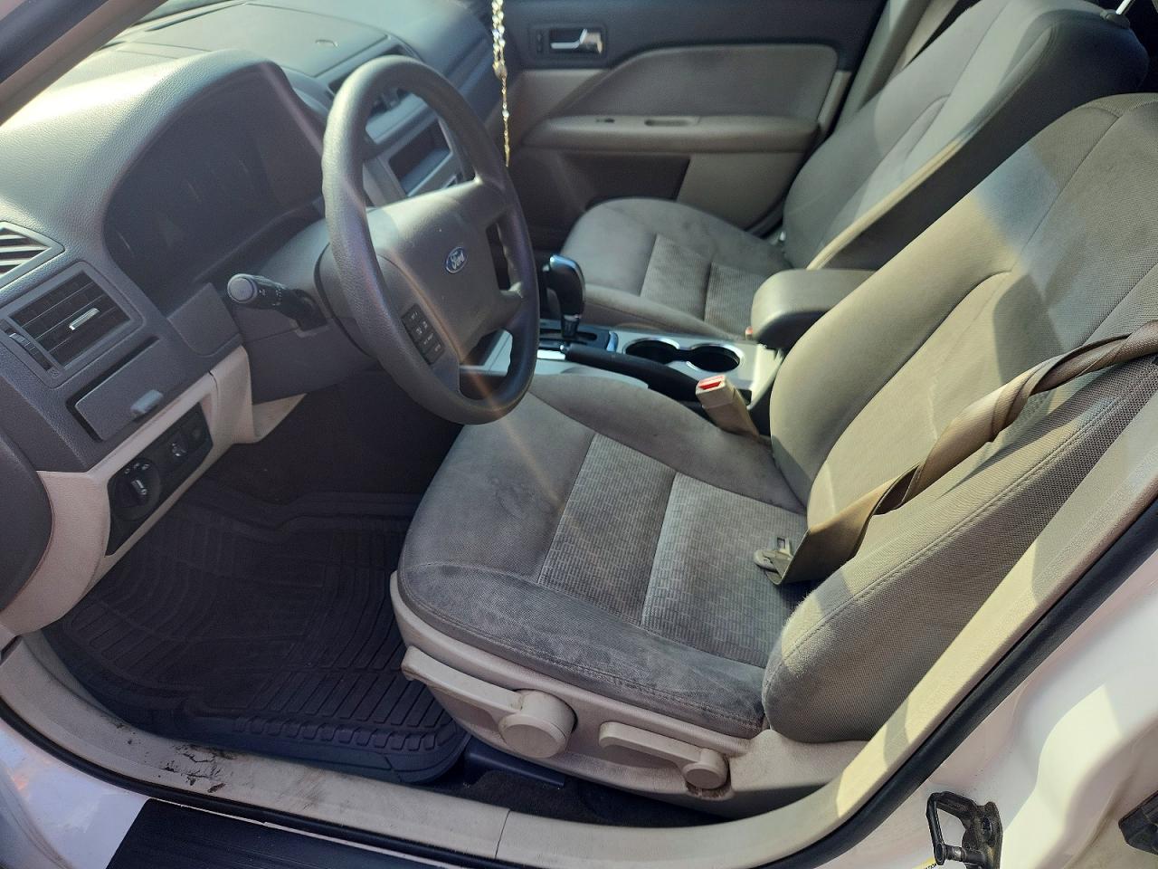 2011 Ford Fusion S Белый vin: 3FAHP0GA5BR297076