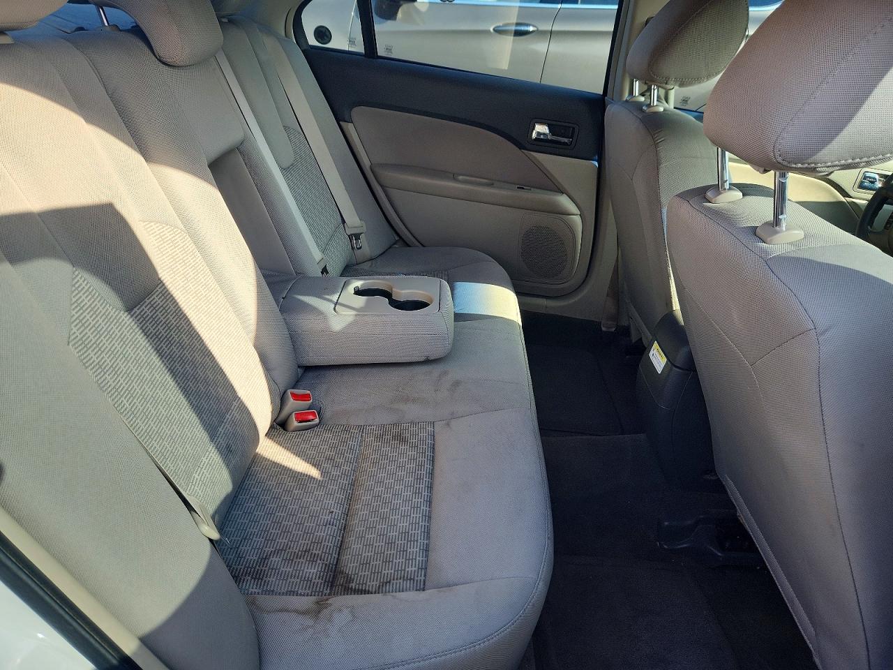 2011 Ford Fusion S Белый vin: 3FAHP0GA5BR297076