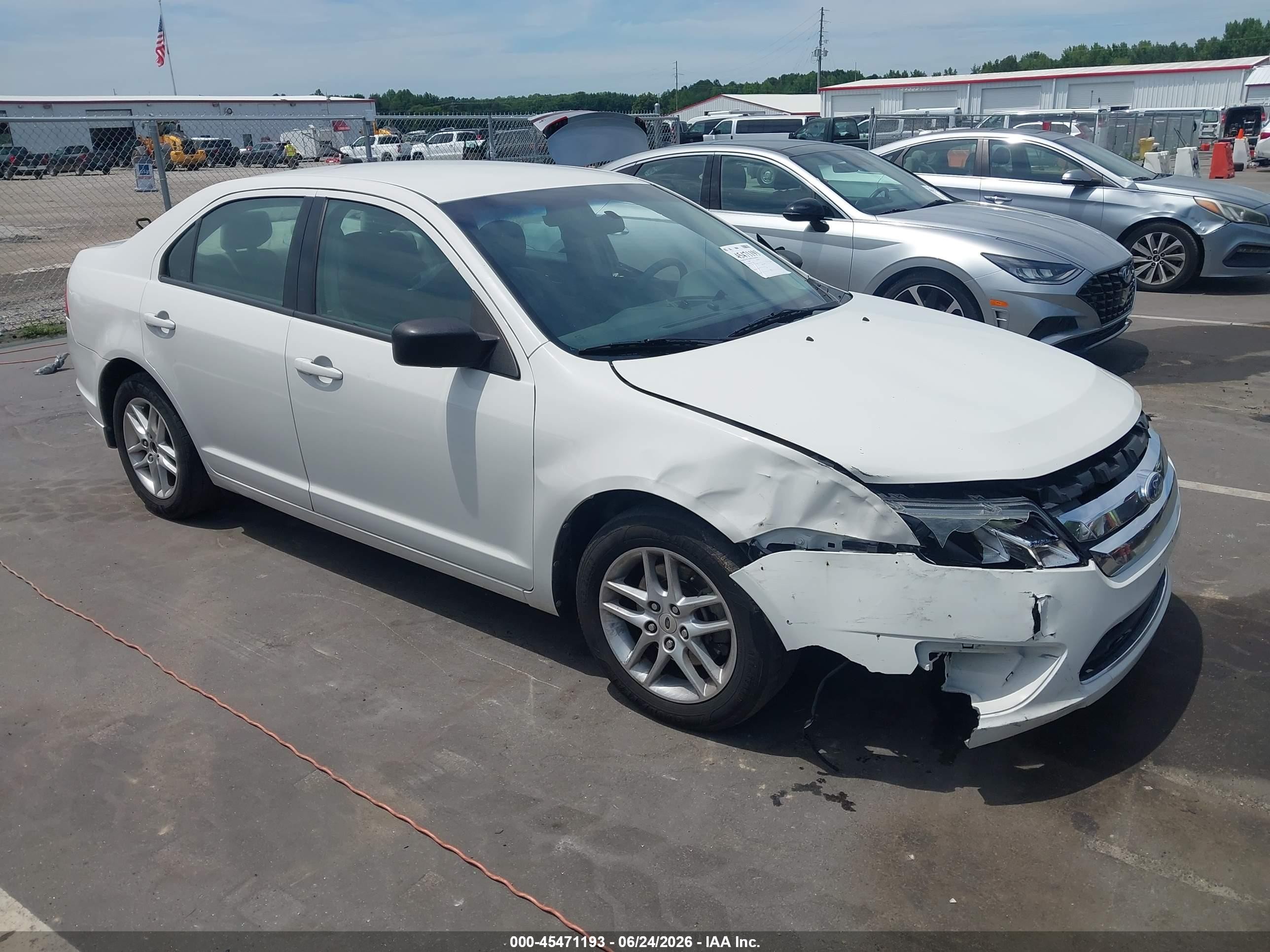 2012 Ford Fusion S White vin: 3FAHP0GA5CR135434