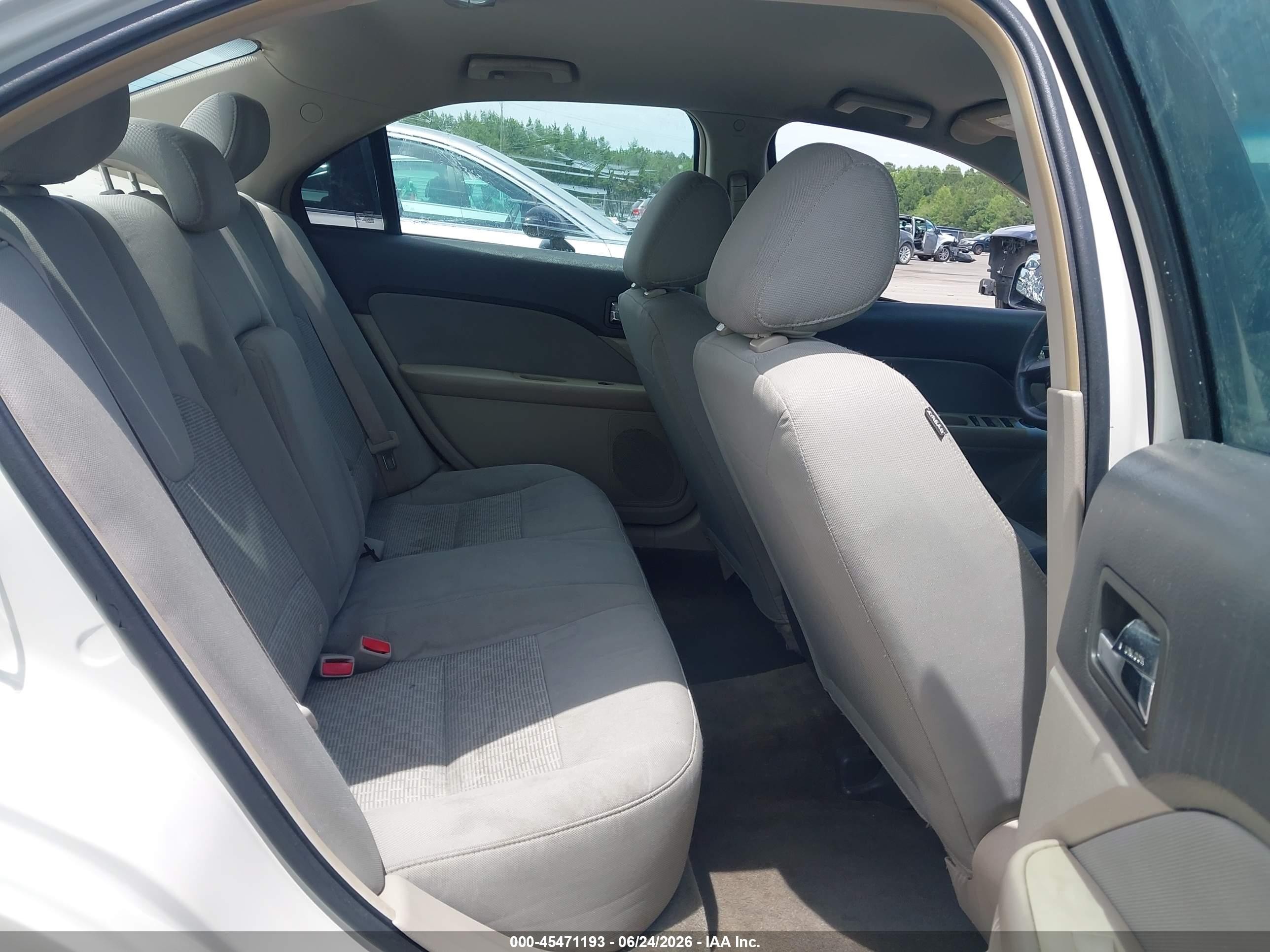 2012 Ford Fusion S White vin: 3FAHP0GA5CR135434