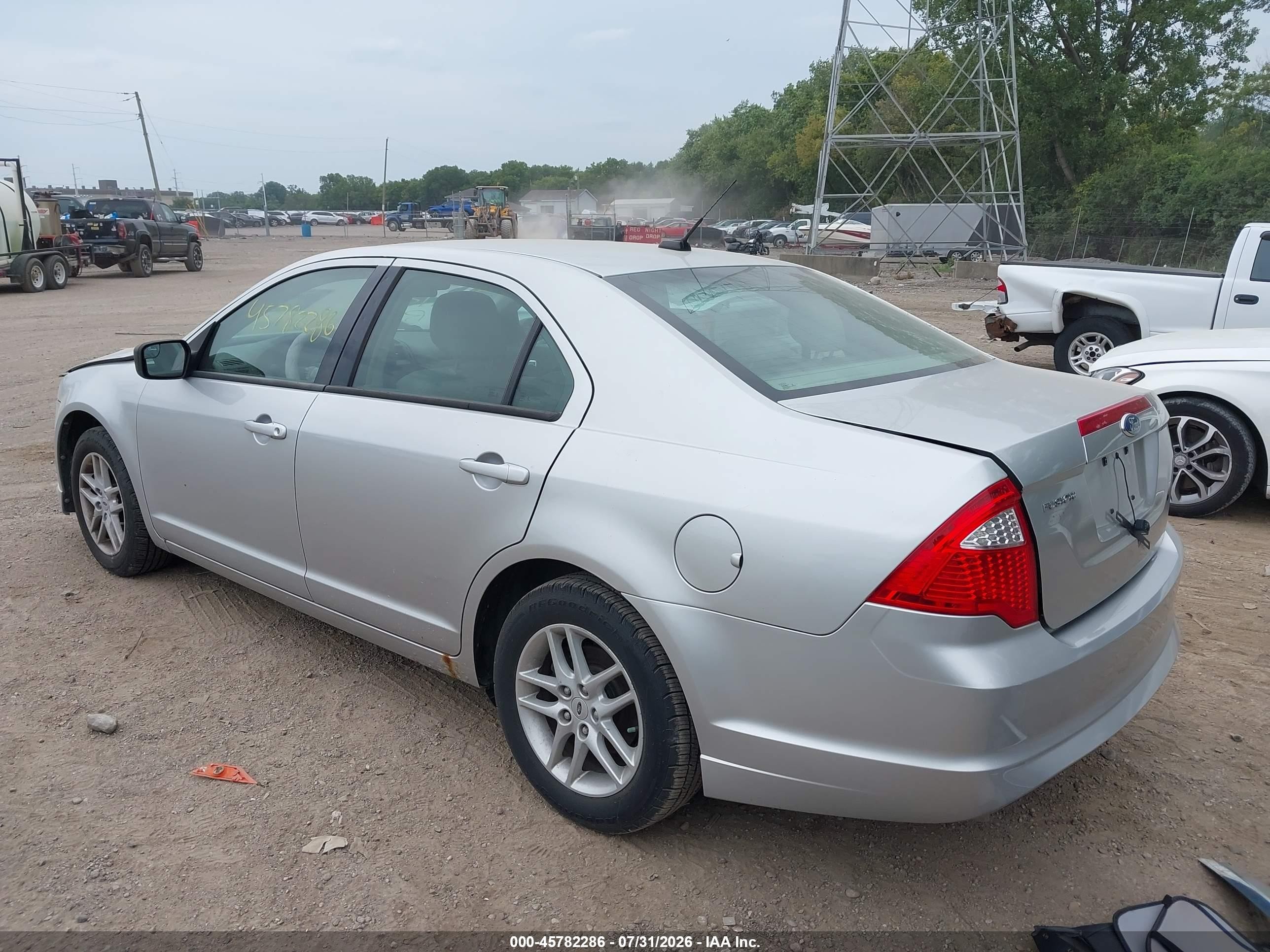 2012 Ford Fusion S Silver vin: 3FAHP0GA5CR142240