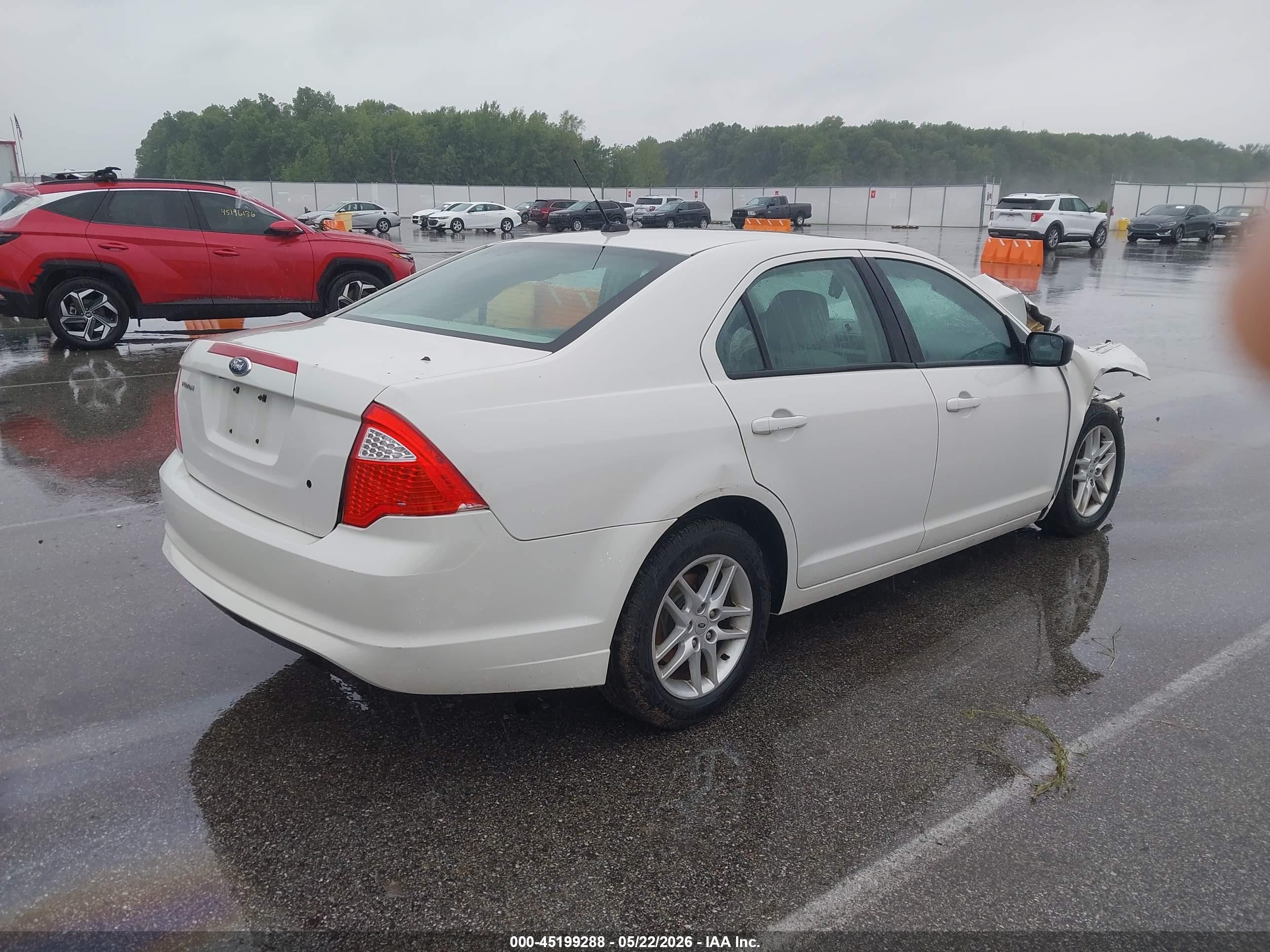 2012 Ford Fusion S White vin: 3FAHP0GA5CR354071