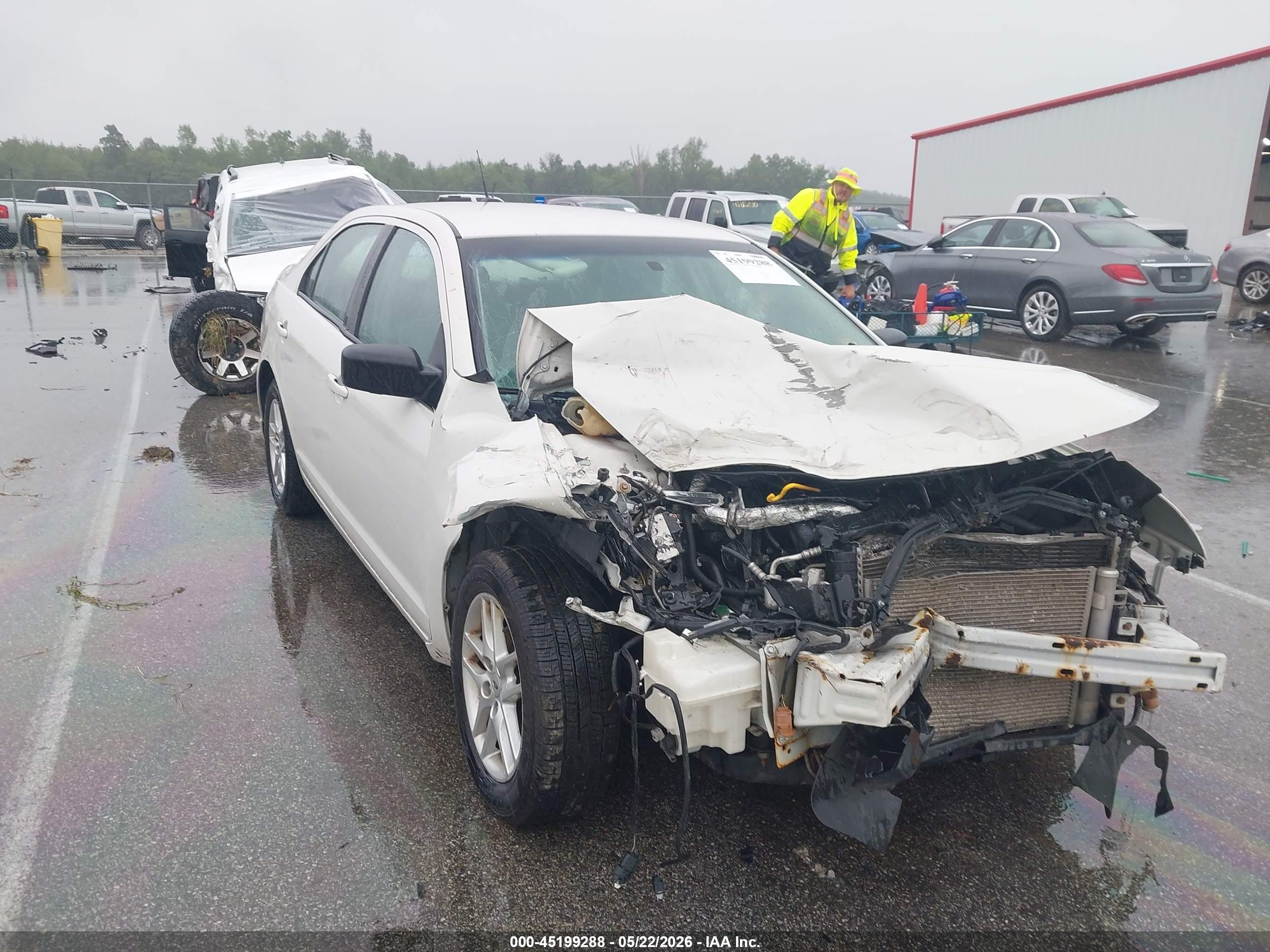 2012 Ford Fusion S White vin: 3FAHP0GA5CR354071