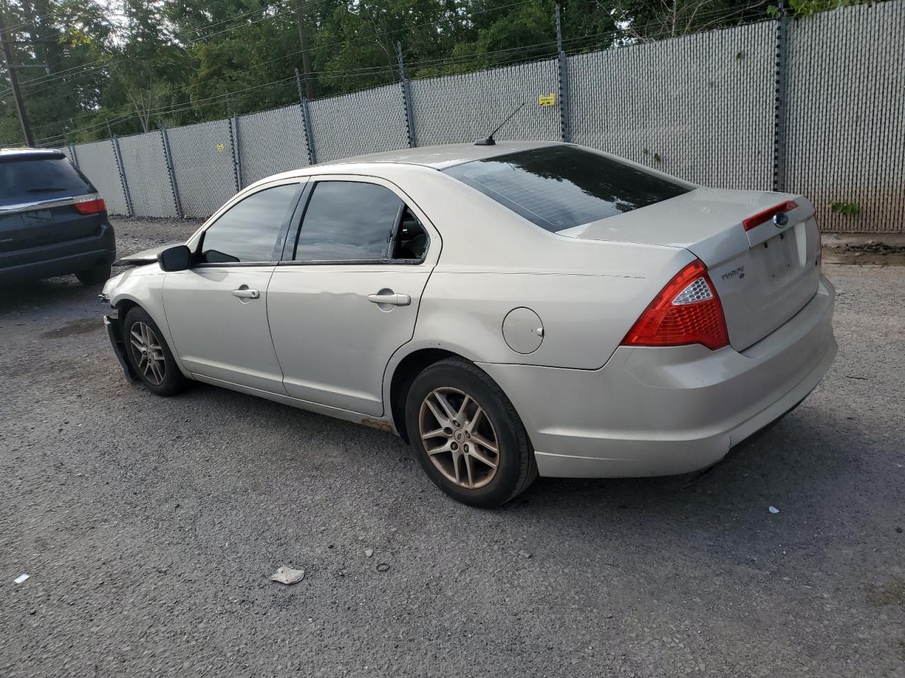 2010 Ford Fusion S Желто-коричневый vin: 3FAHP0GA6AR275134