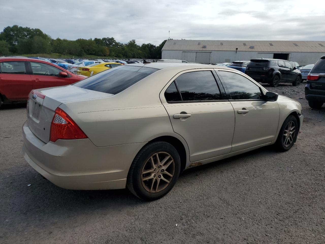 2010 Ford Fusion S Желто-коричневый vin: 3FAHP0GA6AR275134
