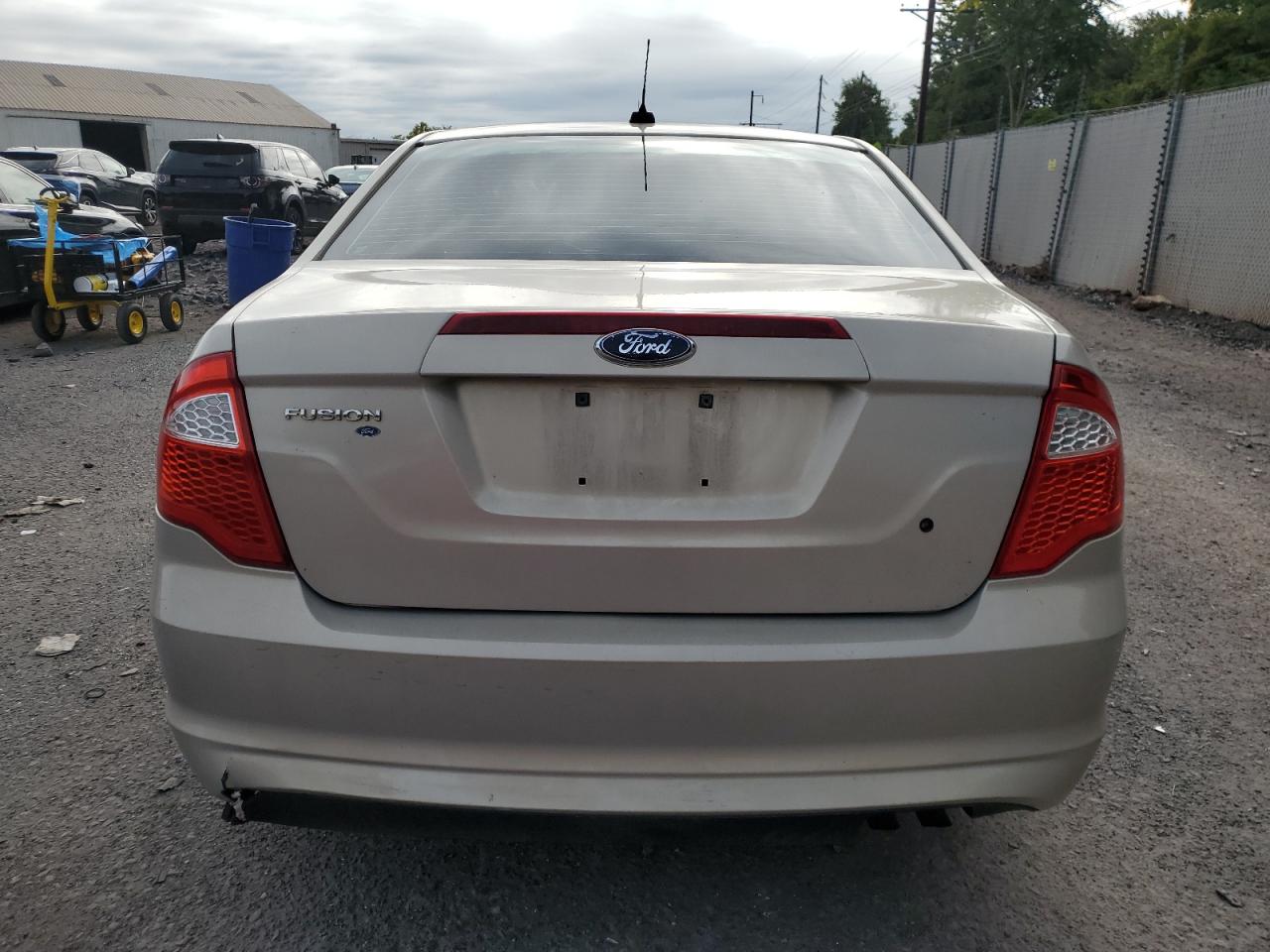 2010 Ford Fusion S Желто-коричневый vin: 3FAHP0GA6AR275134