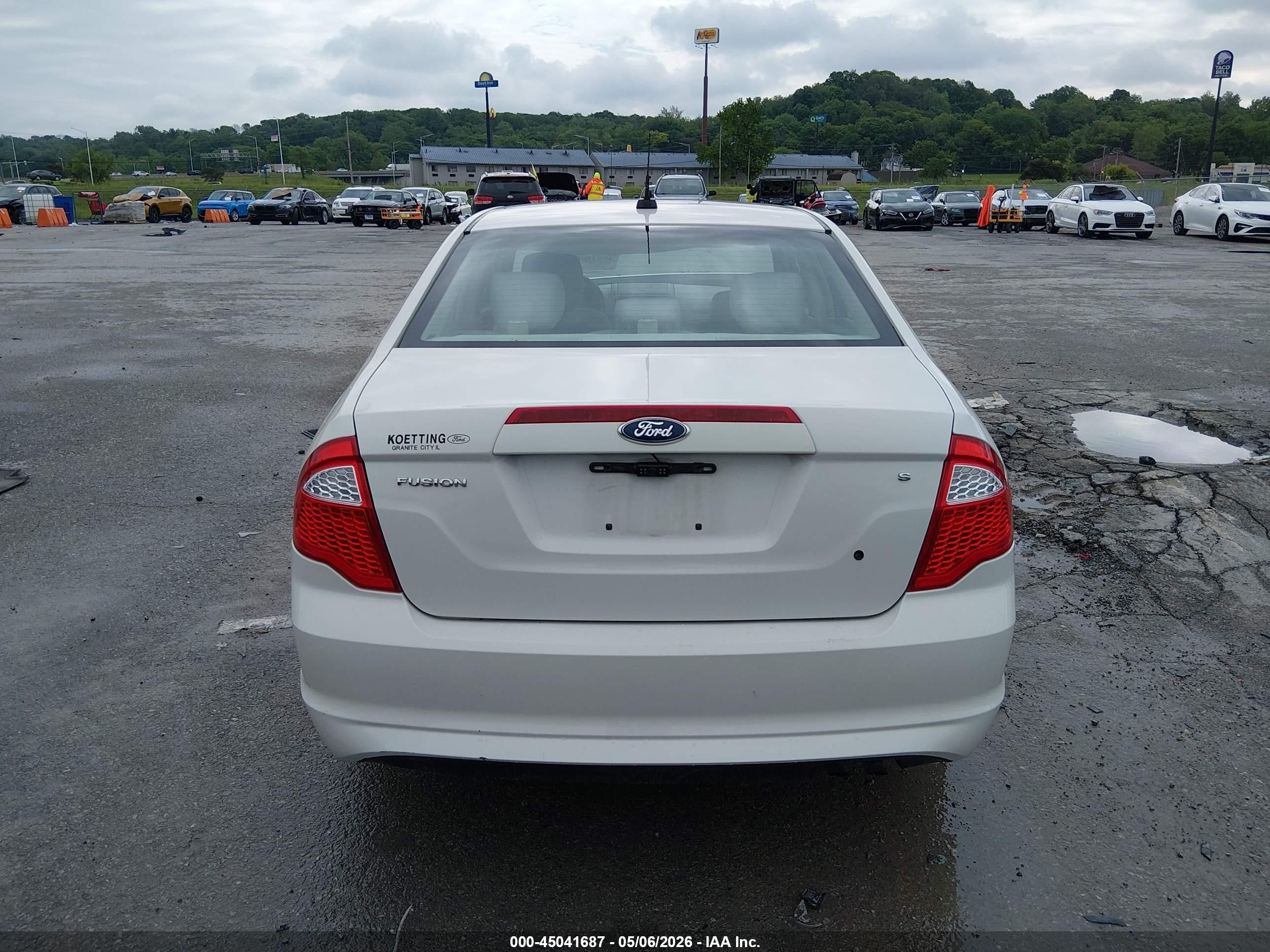 2011 Ford Fusion S Белый vin: 3FAHP0GA6BR226694