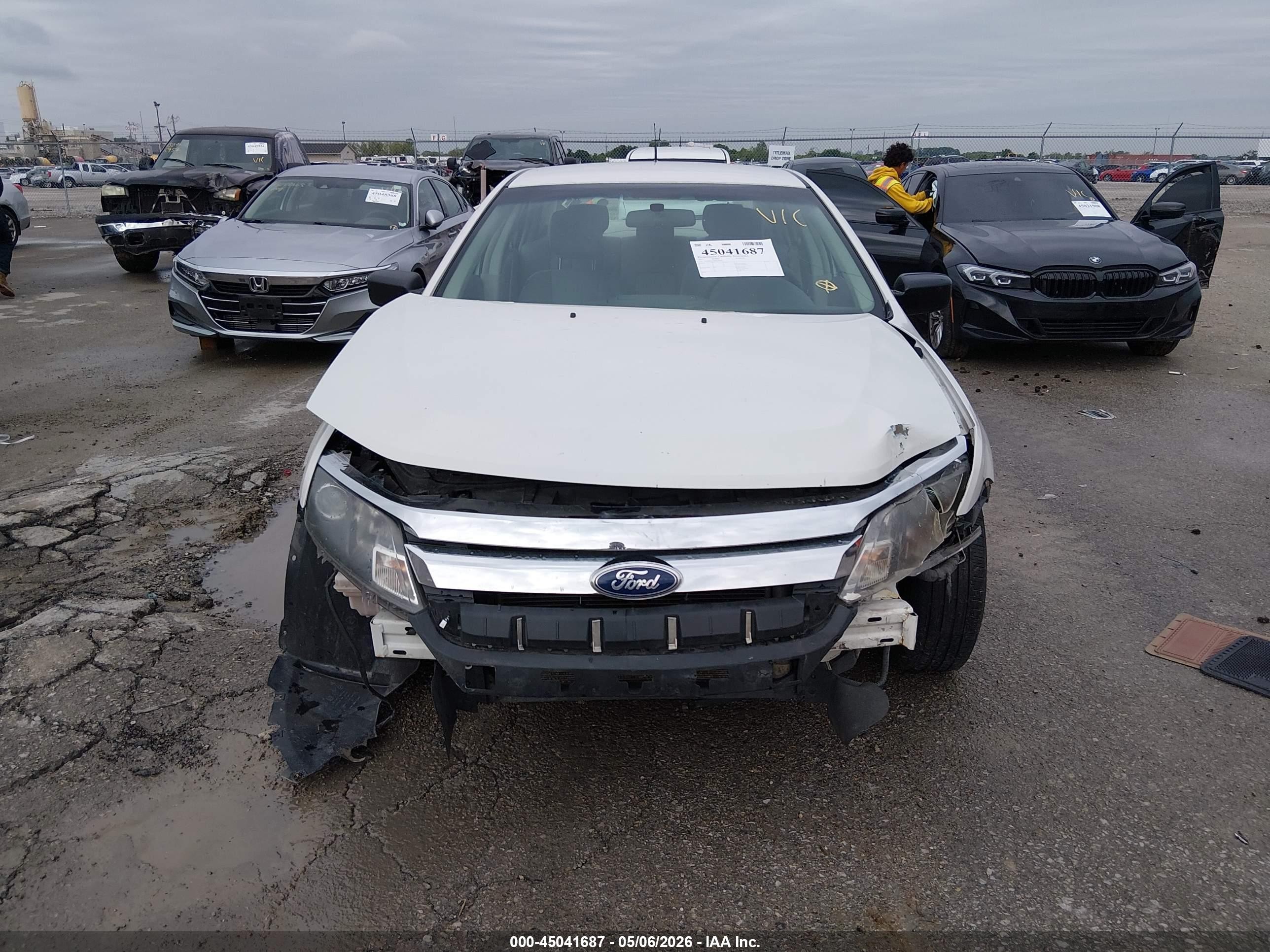 2011 Ford Fusion S Белый vin: 3FAHP0GA6BR226694