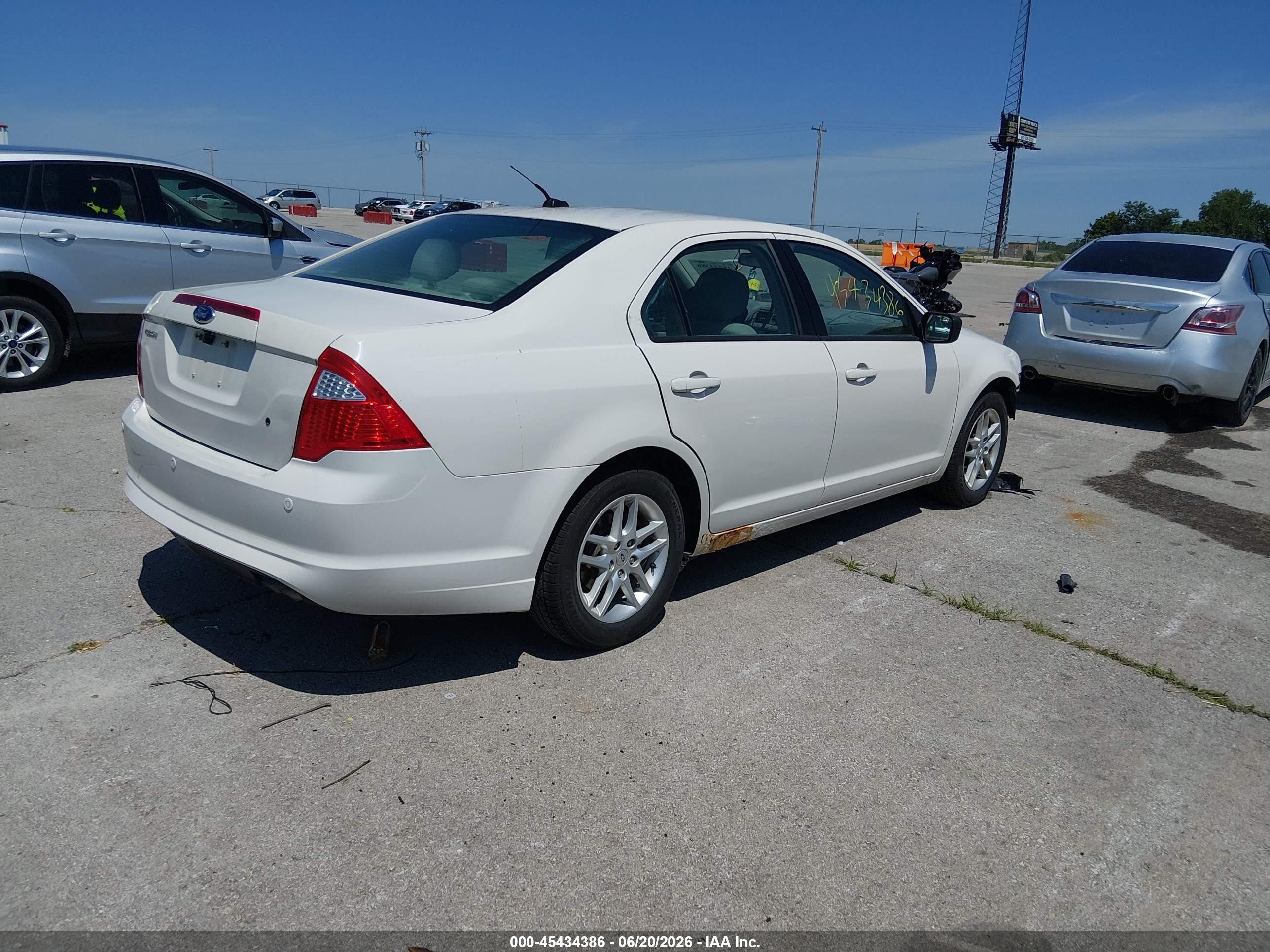 2012 Ford Fusion S White vin: 3FAHP0GA6CR144014