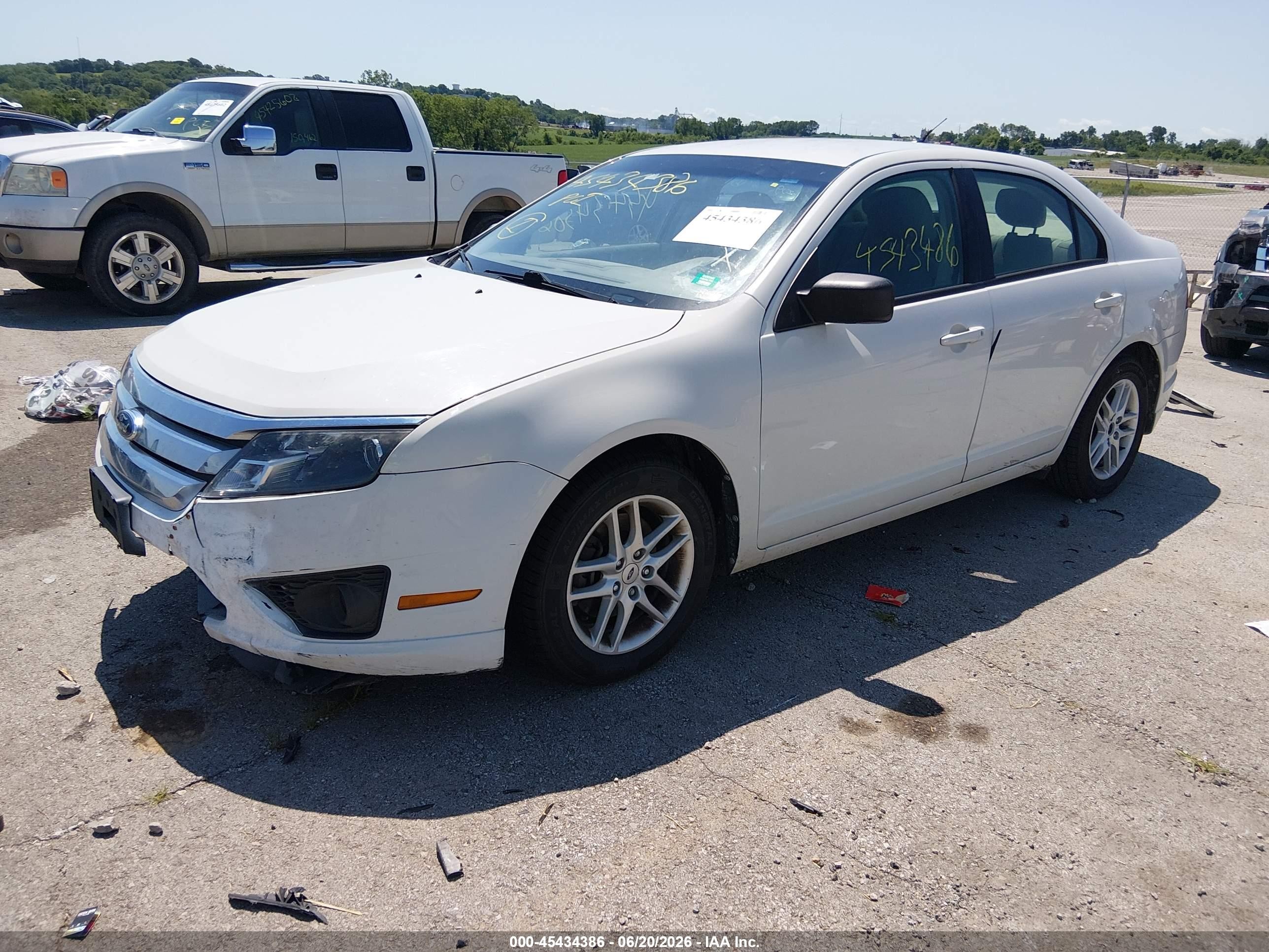 2012 Ford Fusion S White vin: 3FAHP0GA6CR144014