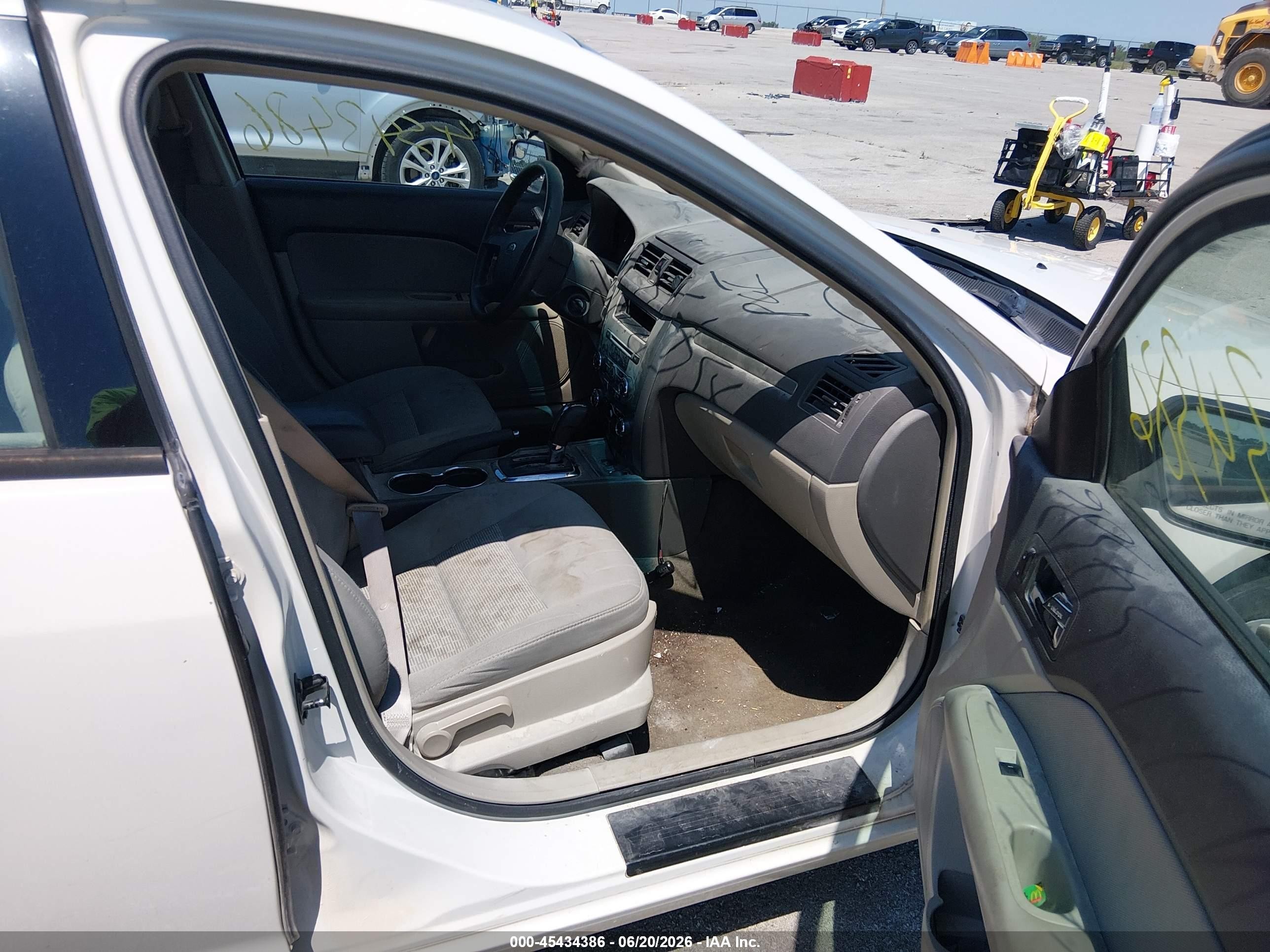 2012 Ford Fusion S White vin: 3FAHP0GA6CR144014