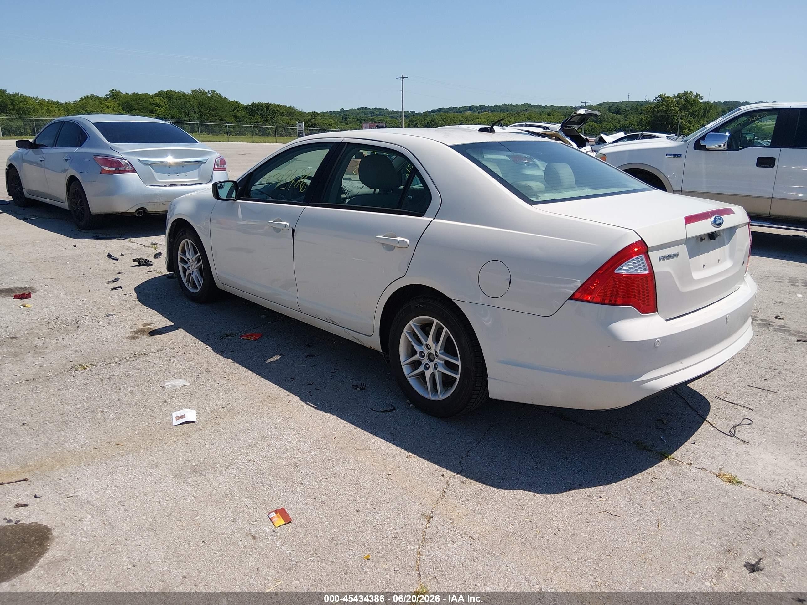 2012 Ford Fusion S White vin: 3FAHP0GA6CR144014