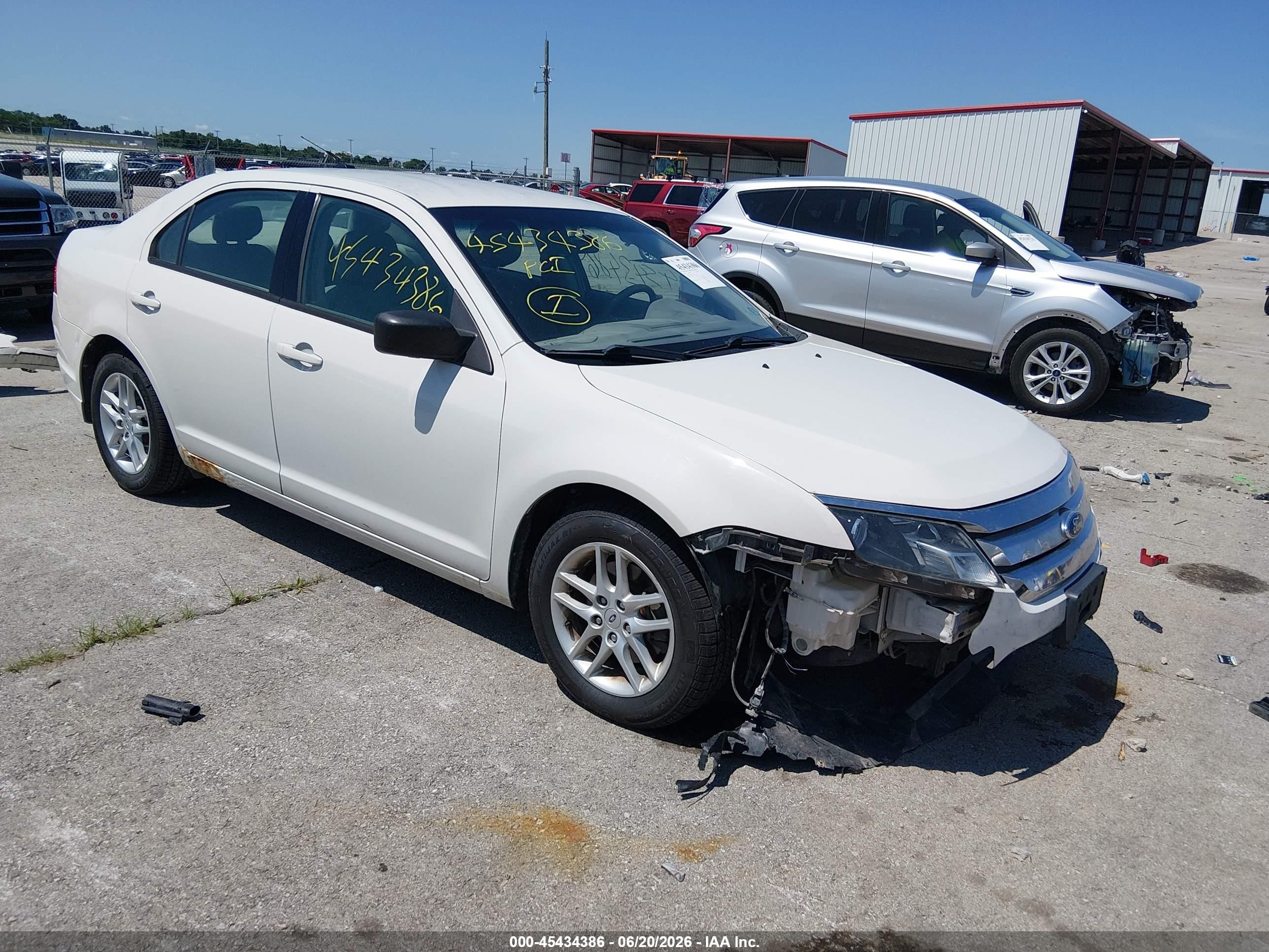 2012 Ford Fusion S White vin: 3FAHP0GA6CR144014