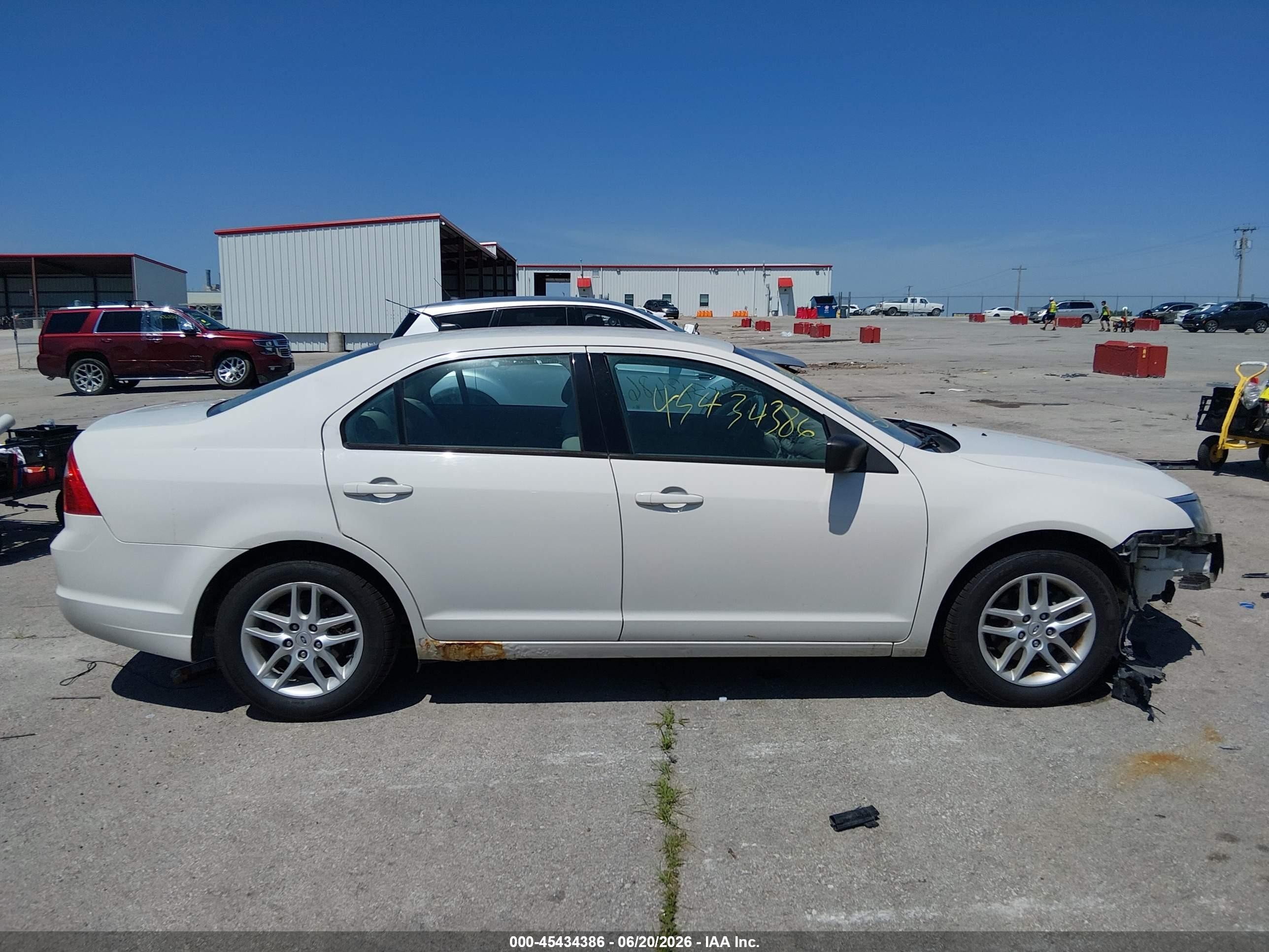 2012 Ford Fusion S White vin: 3FAHP0GA6CR144014