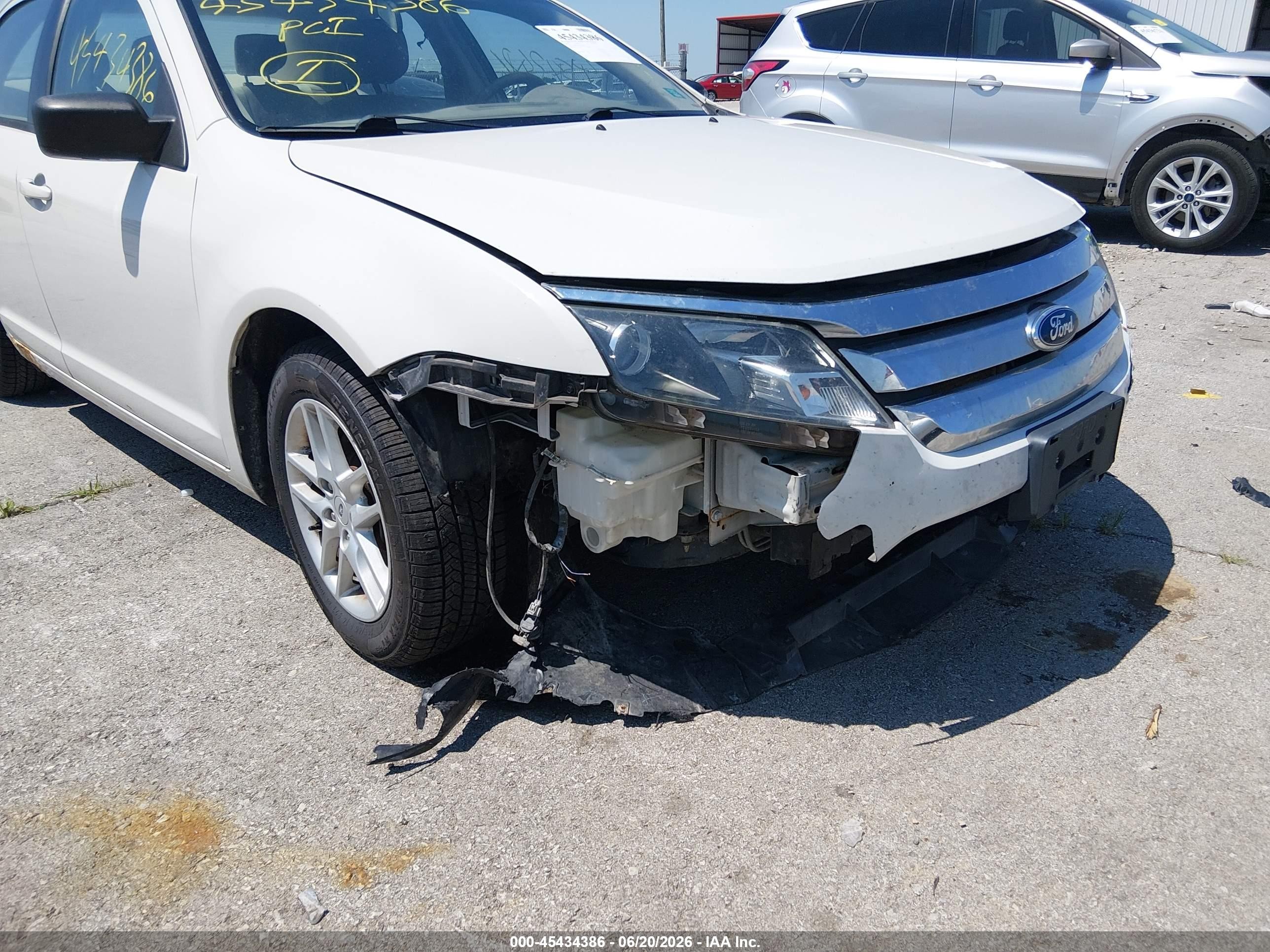 2012 Ford Fusion S White vin: 3FAHP0GA6CR144014