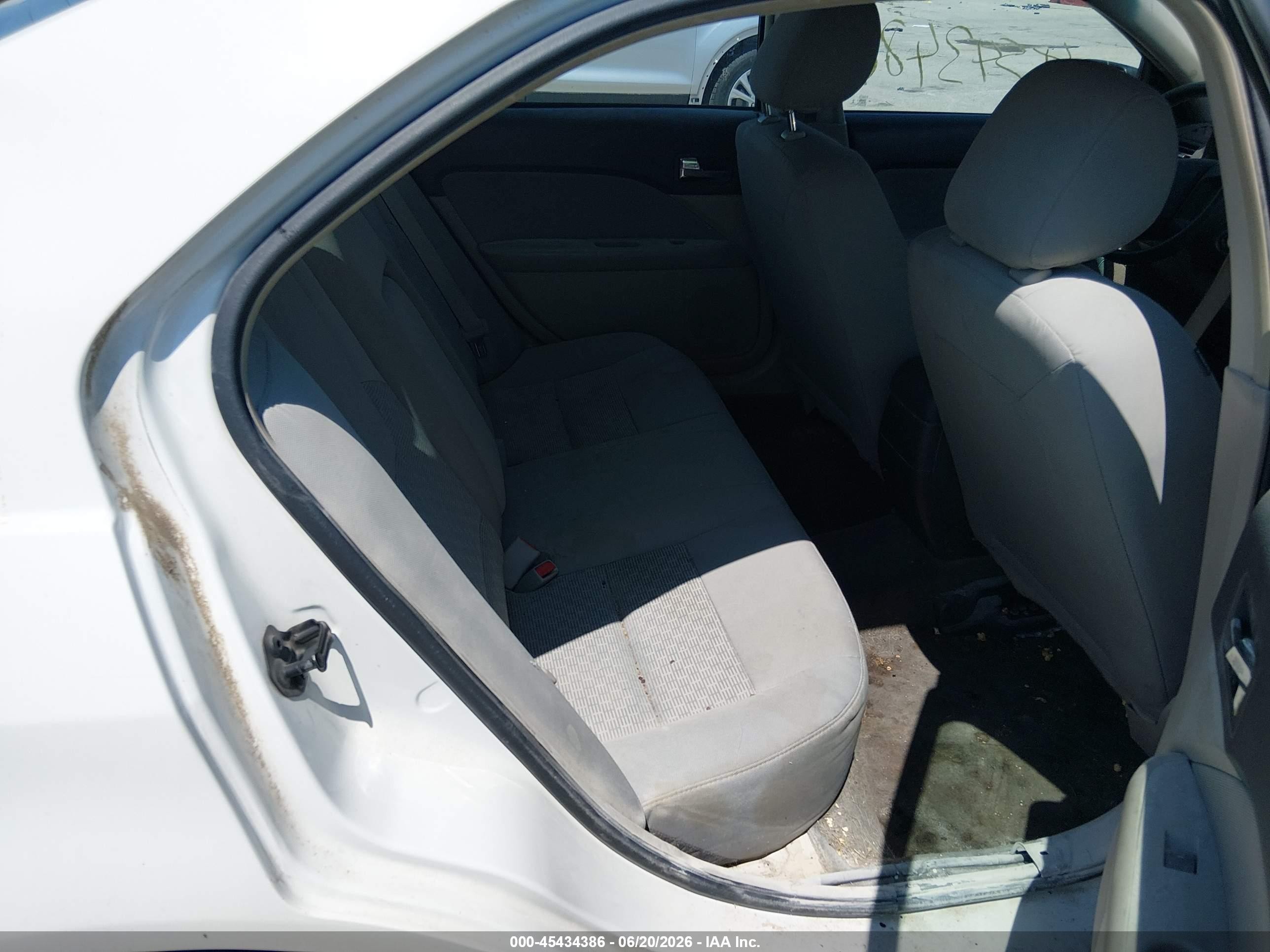 2012 Ford Fusion S White vin: 3FAHP0GA6CR144014