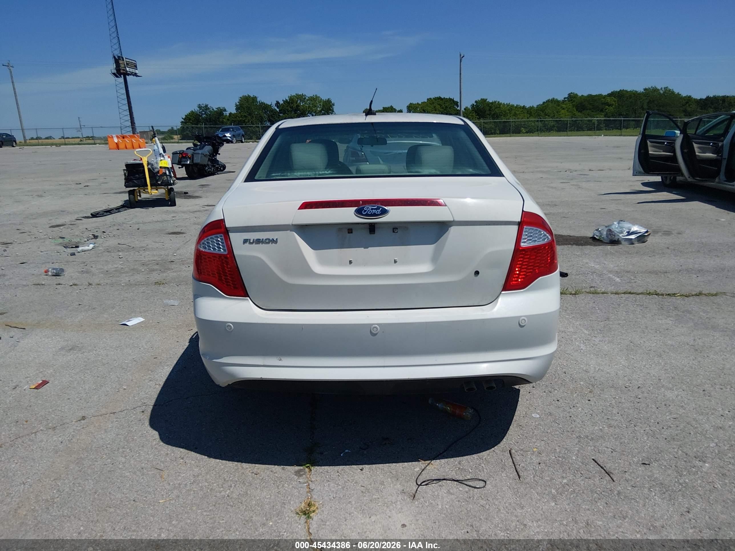 2012 Ford Fusion S White vin: 3FAHP0GA6CR144014