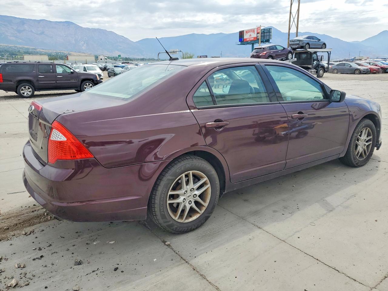 2012 Ford Fusion S Burgundy vin: 3FAHP0GA6CR288727