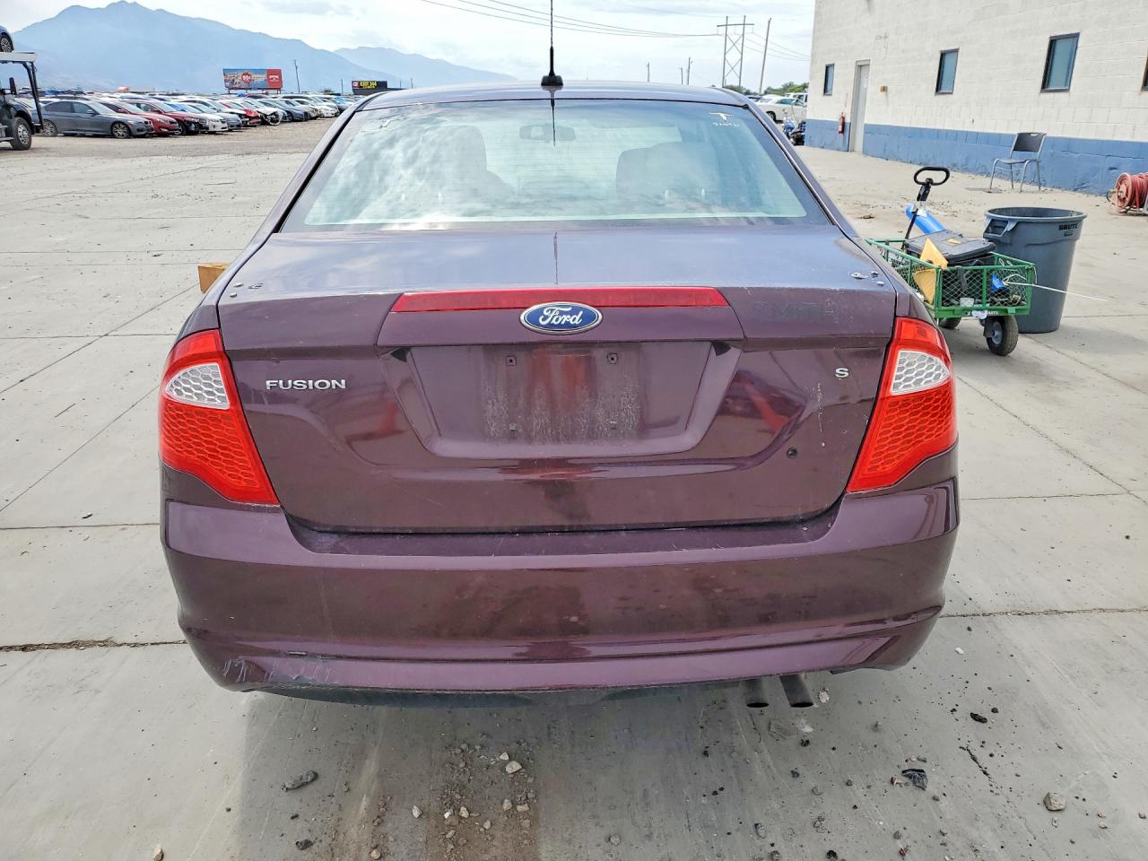 2012 Ford Fusion S Burgundy vin: 3FAHP0GA6CR288727