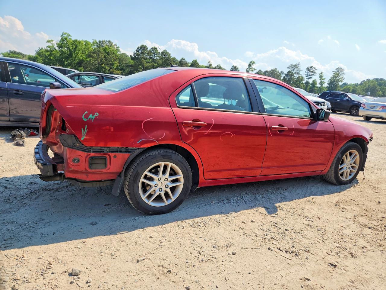 2010 Ford Fusion S Red vin: 3FAHP0GA7AR244751