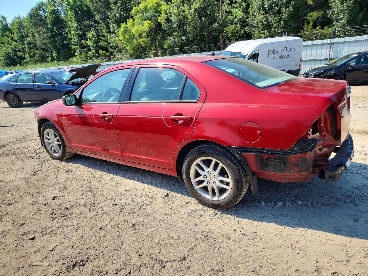 2010 Ford Fusion S Red vin: 3FAHP0GA7AR244751